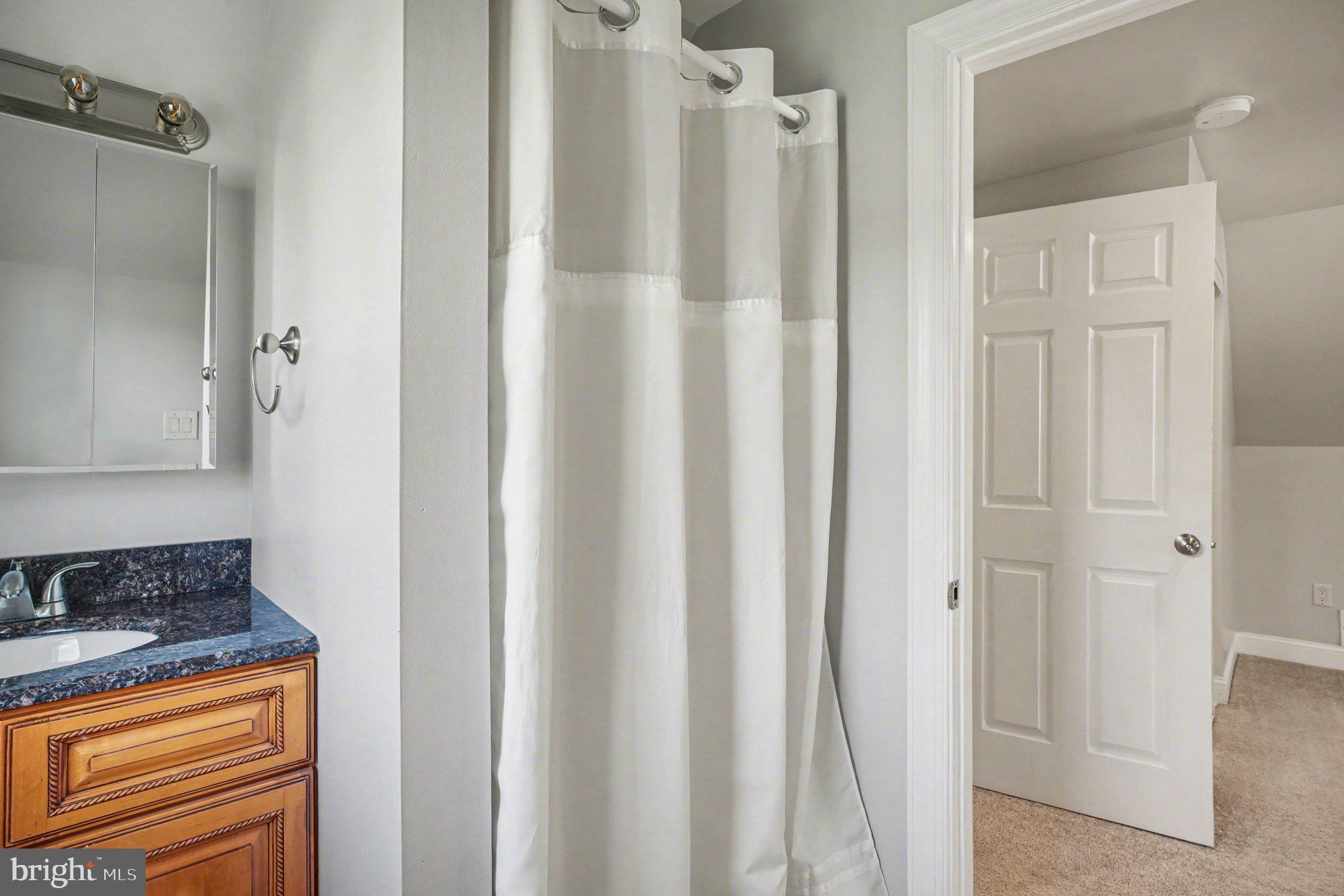 ROSLYN - Residential