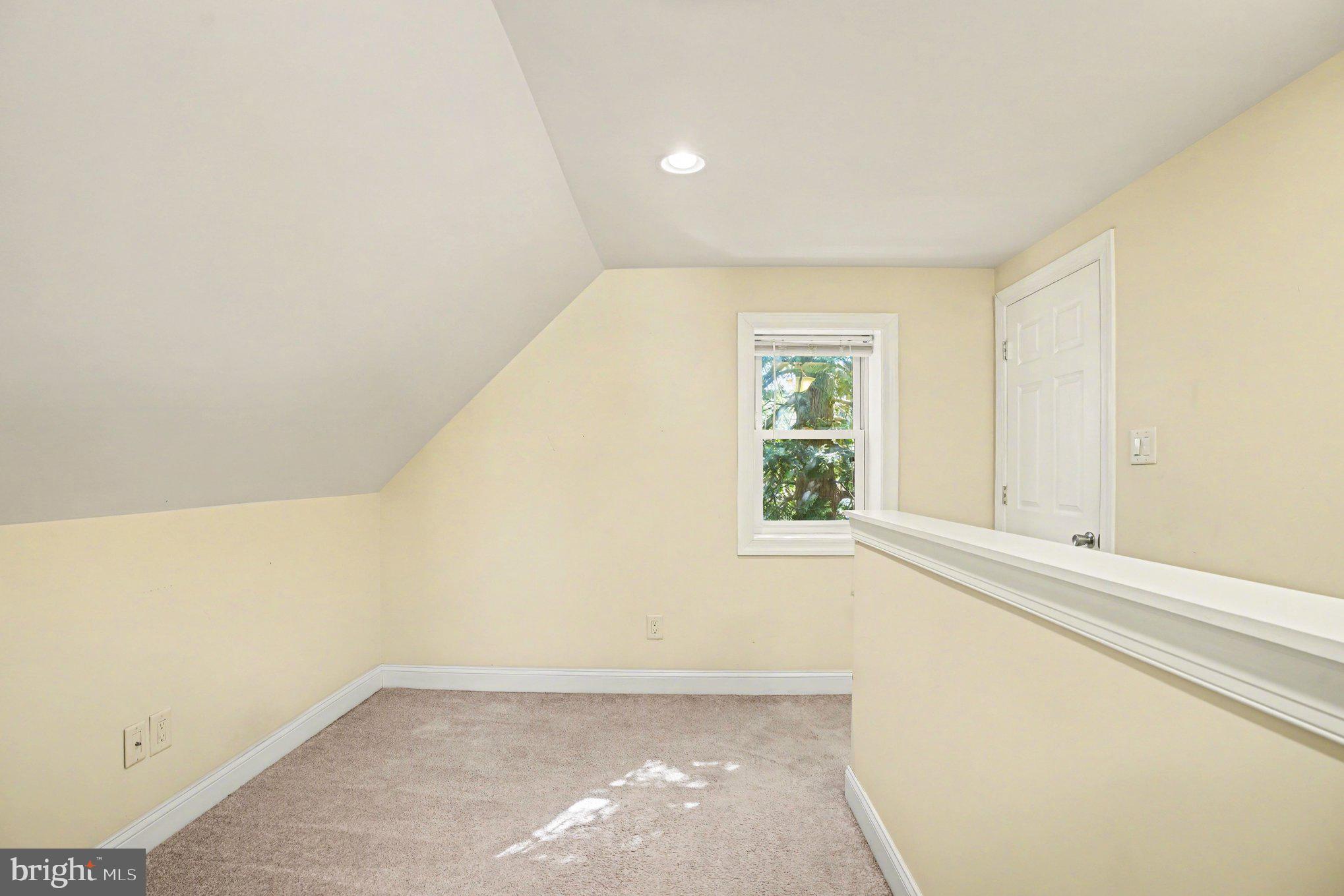 ROSLYN - Residential