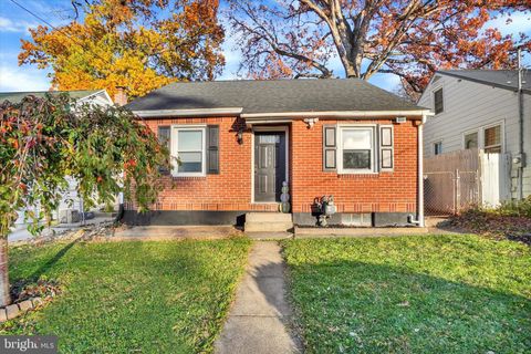 Photo of 1305 Lancaster Avenue, YORK, PA 17403 (MLS # PAYK2093100)