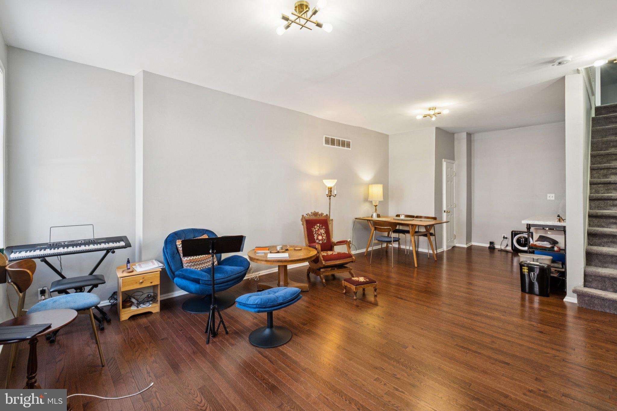 837 N MADISON STREET