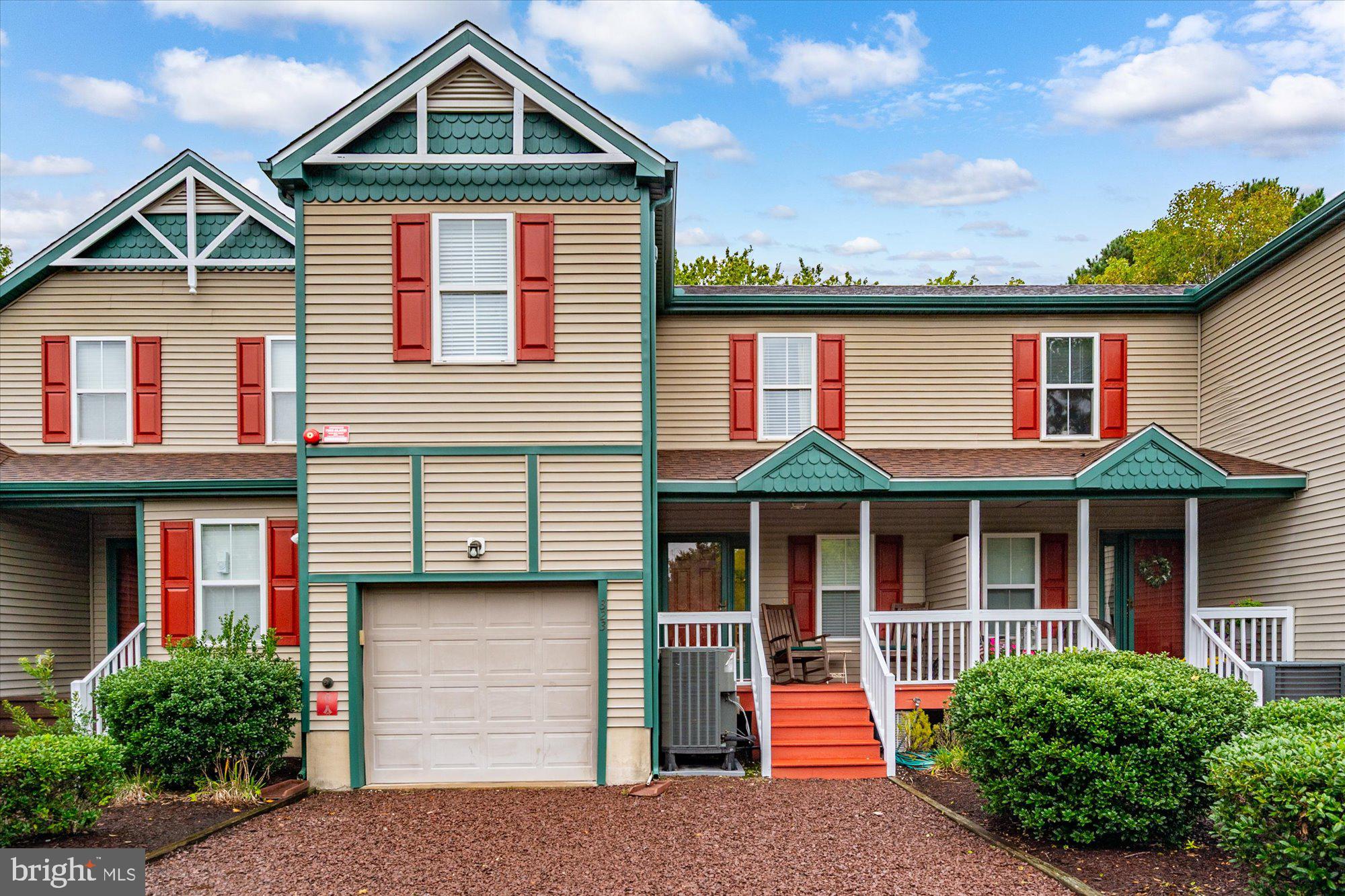 323 YACHT CLUB DRIVE