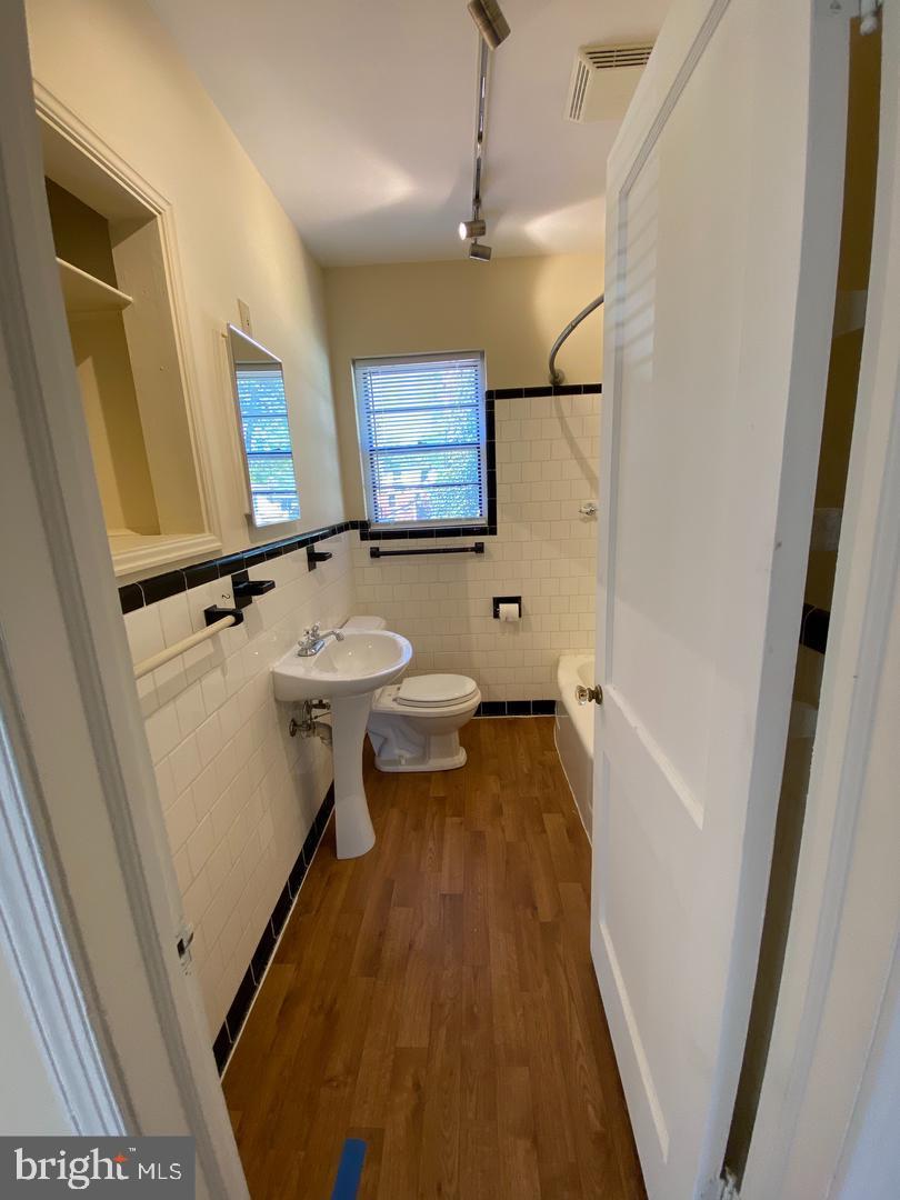 ENGLESIDE - Residential Lease