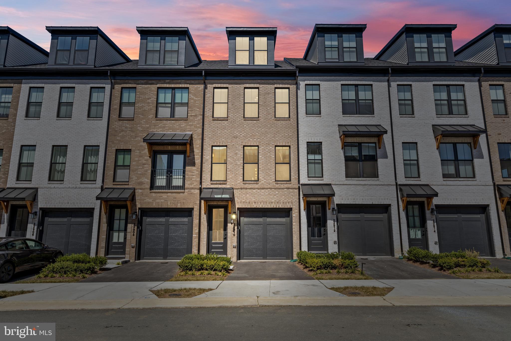 DOWNTOWN BRAMBLETON - Residential