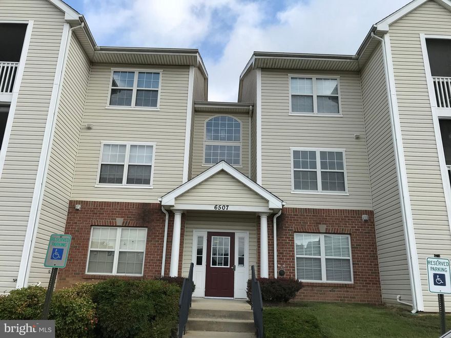 LOVELY HOME W/2 MASTERS & SCREENED PORCH**PREFER NO SMOKING & NO PETS, WILL CONSIDER CASE BY CASE THOUGH**