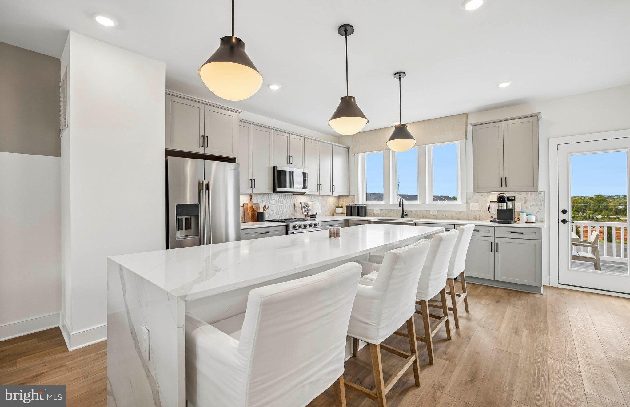 996 EXCHANGE AVENUE