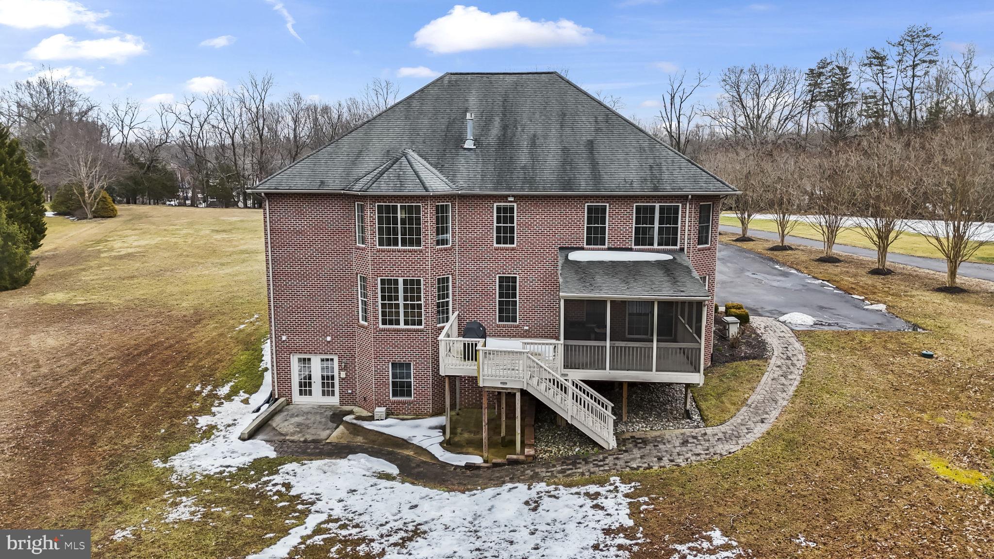 LAKE JAMESON - Residential