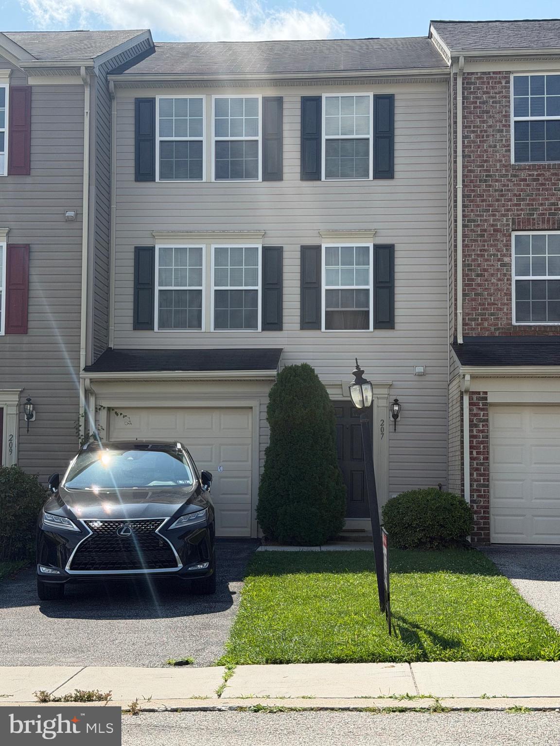 207 RIDGE VIEW LANE