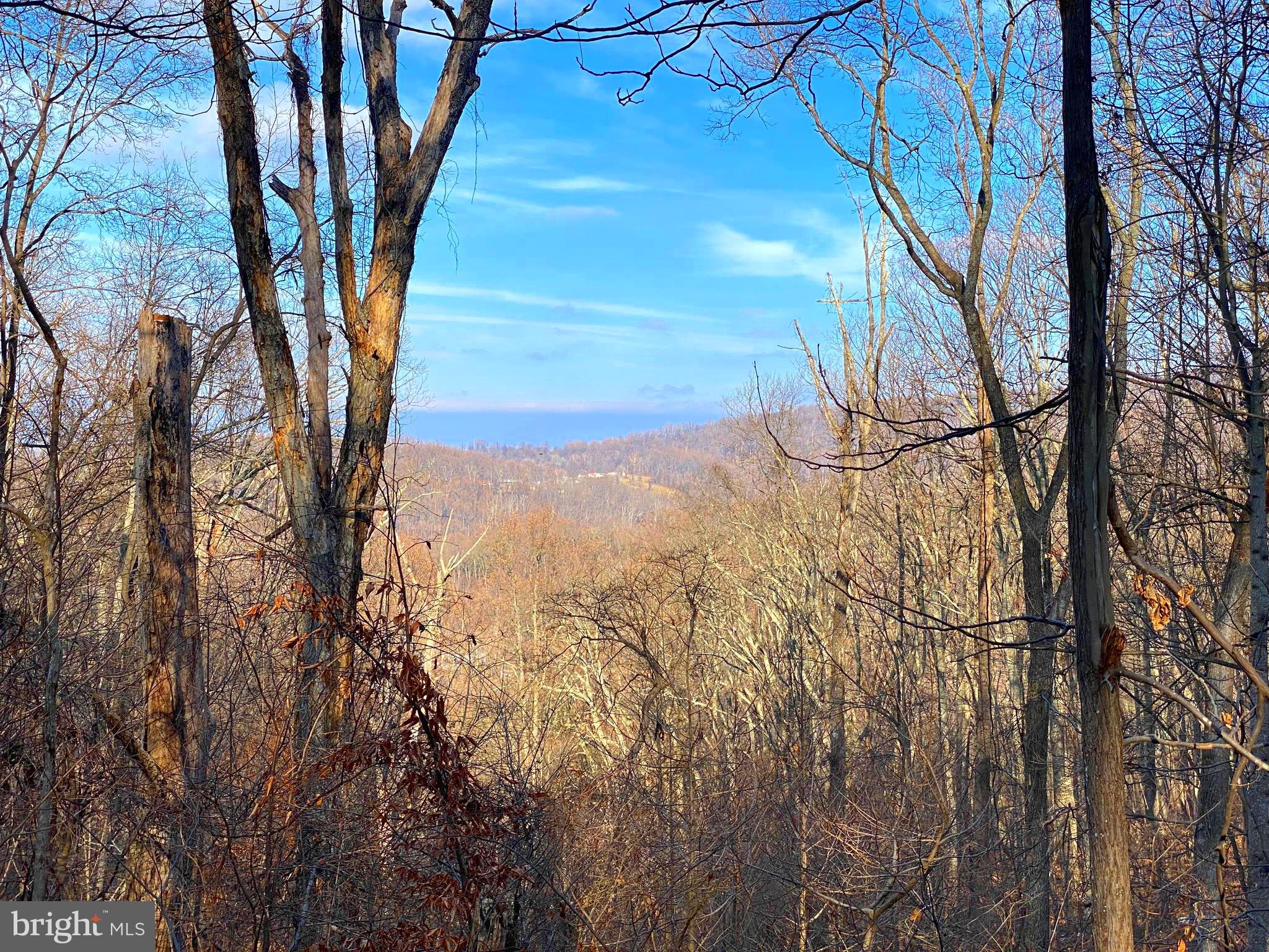 LAKE FRONT ROYAL - Land