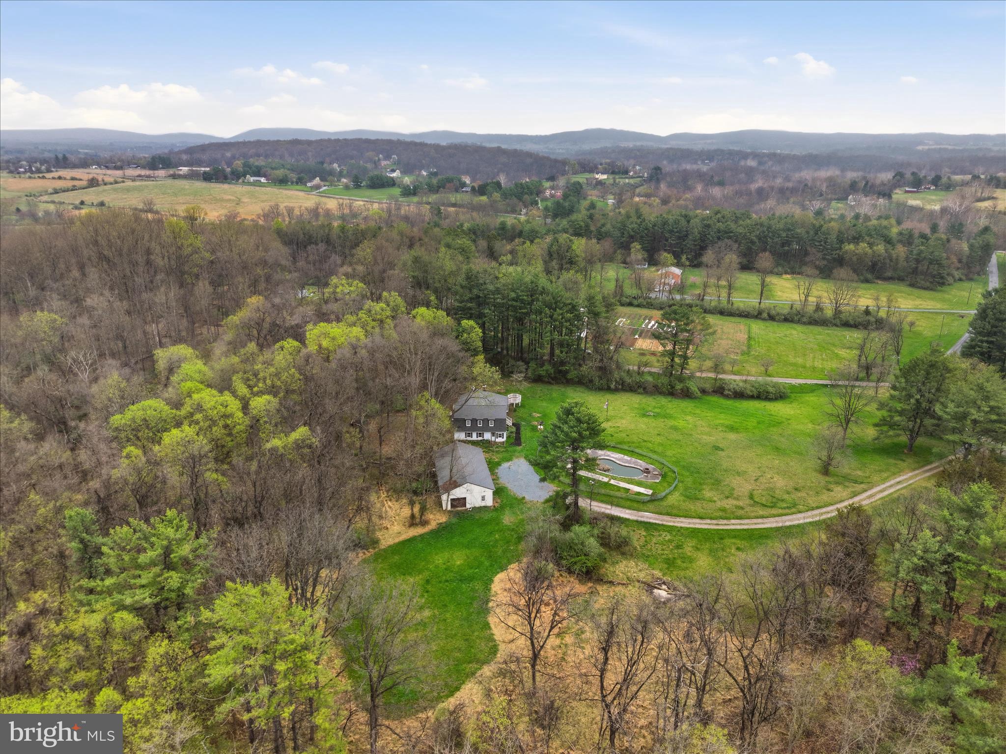 LOVETTSVILLE - Residential