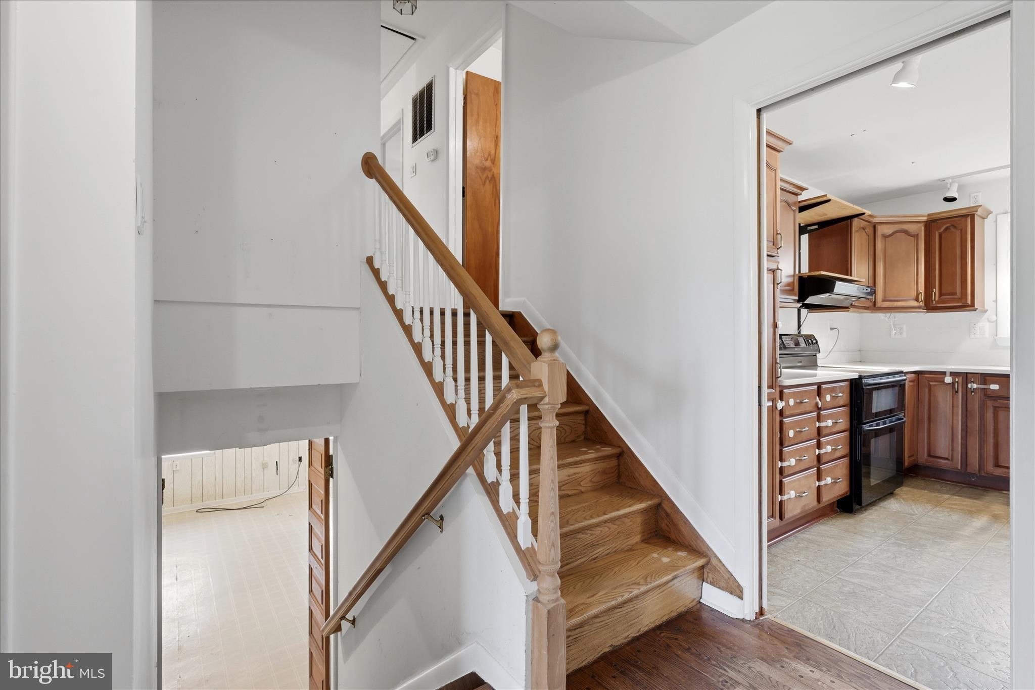 LOVETTSVILLE - Residential