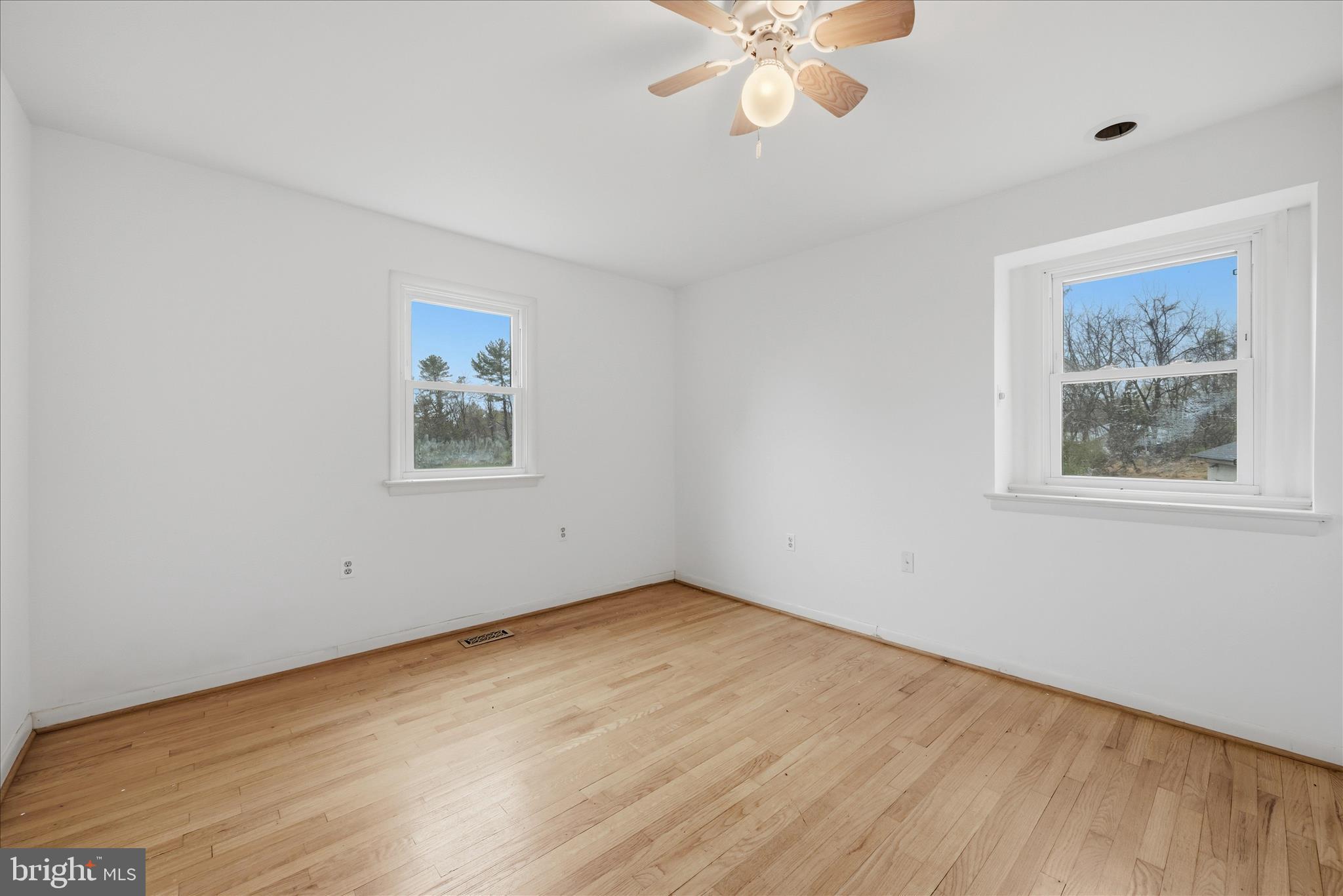 LOVETTSVILLE - Residential