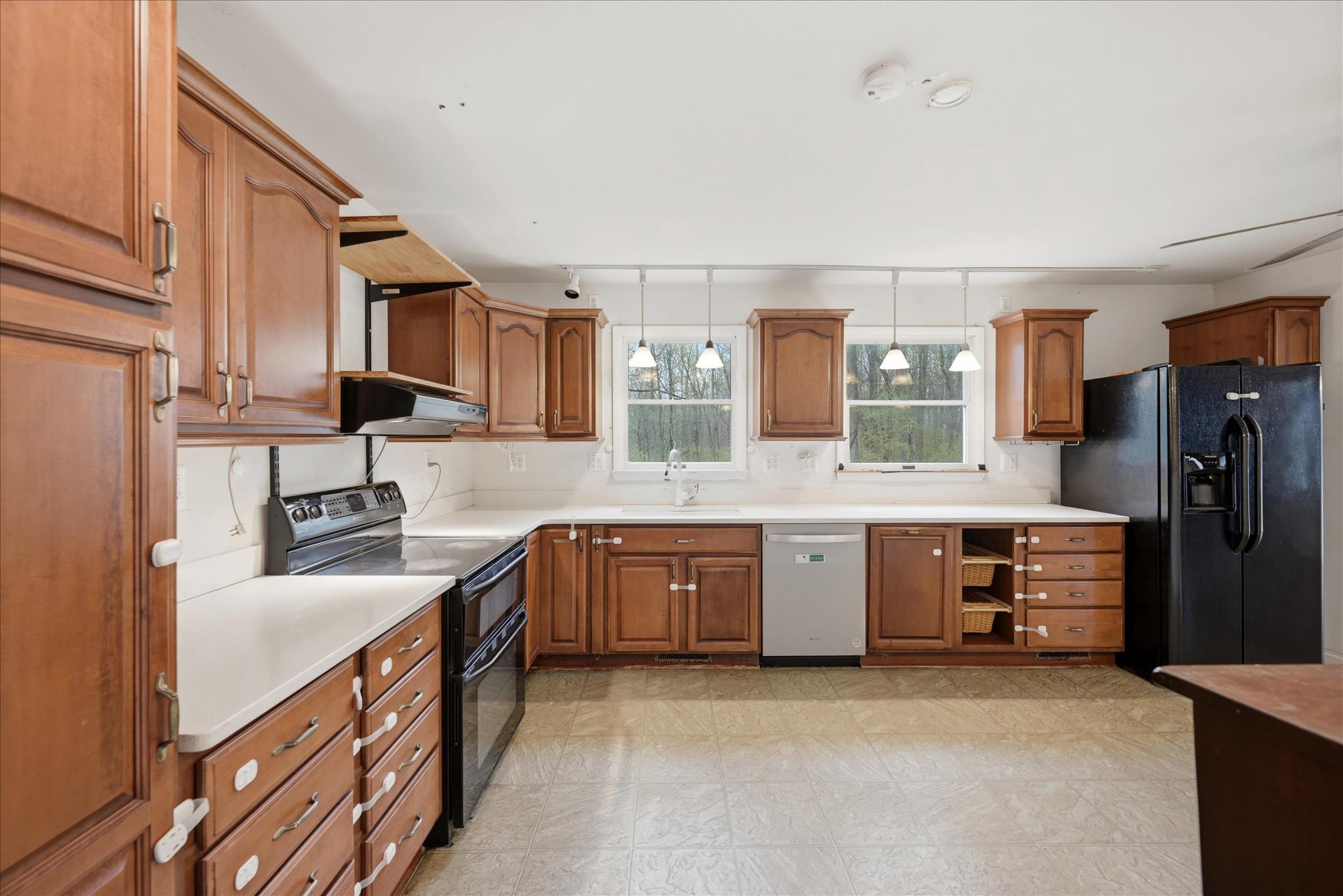 LOVETTSVILLE - Residential