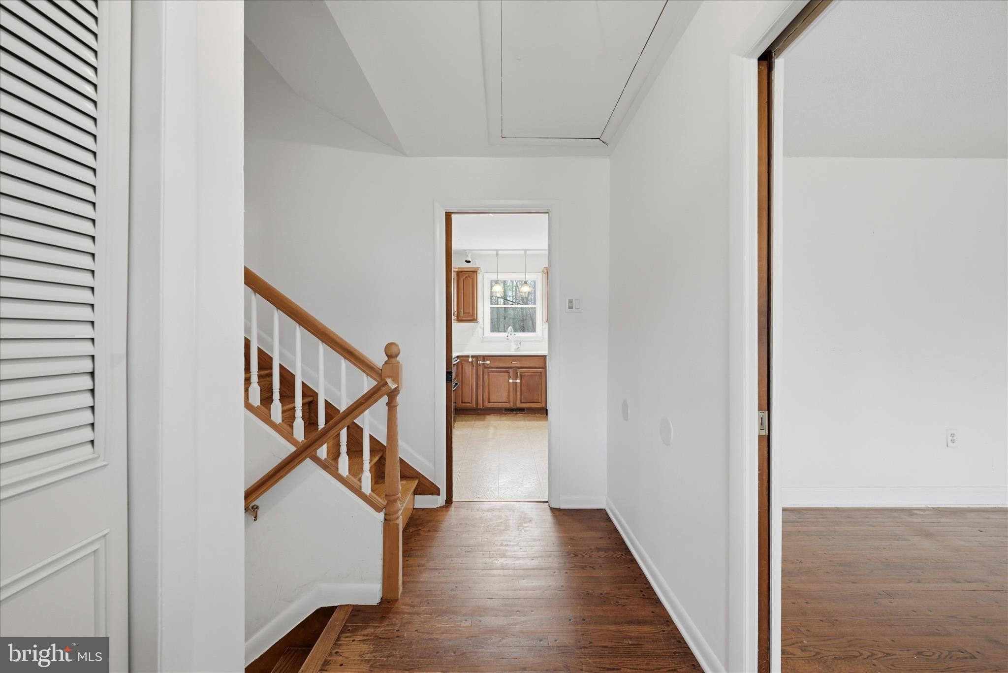 LOVETTSVILLE - Residential