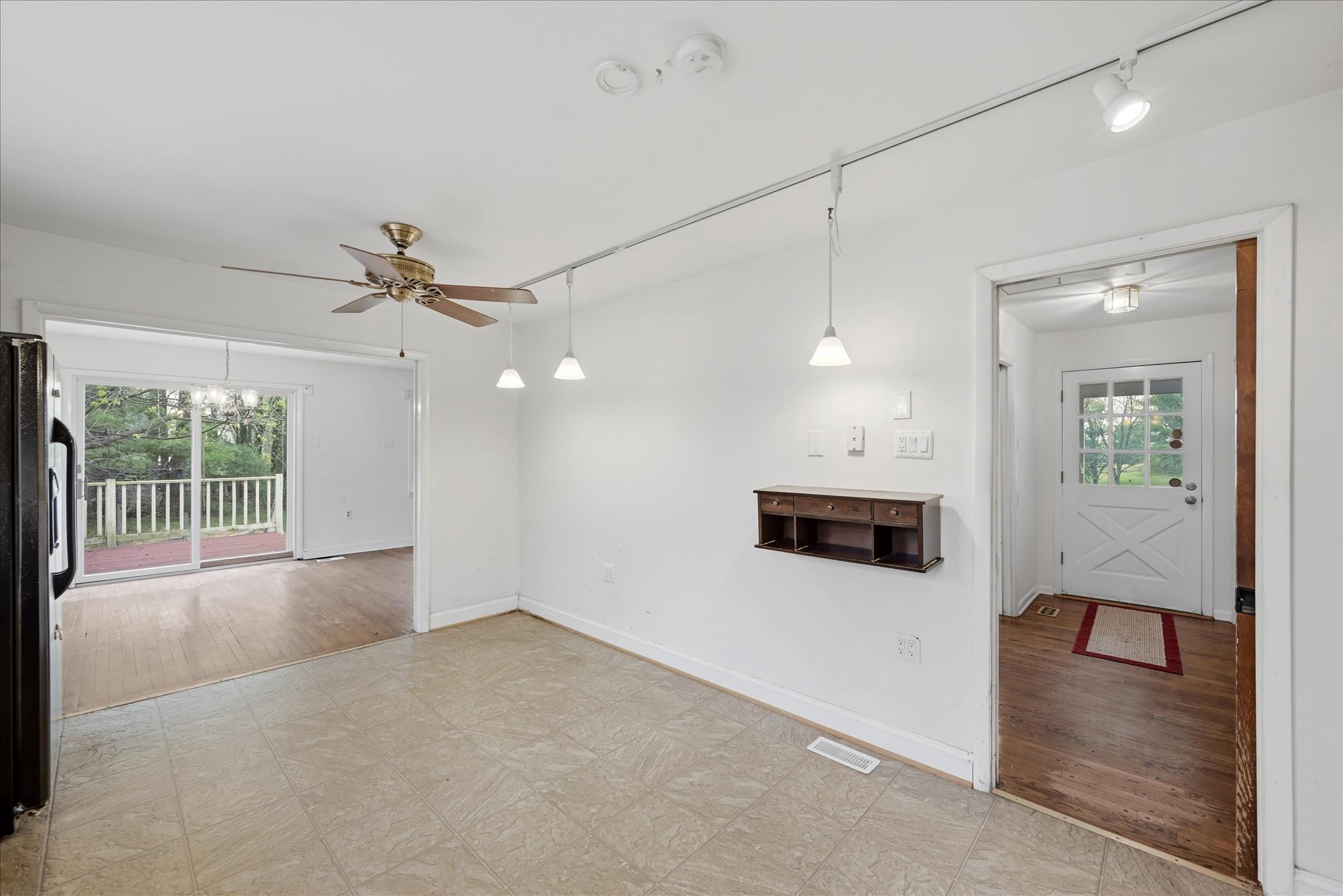 LOVETTSVILLE - Residential