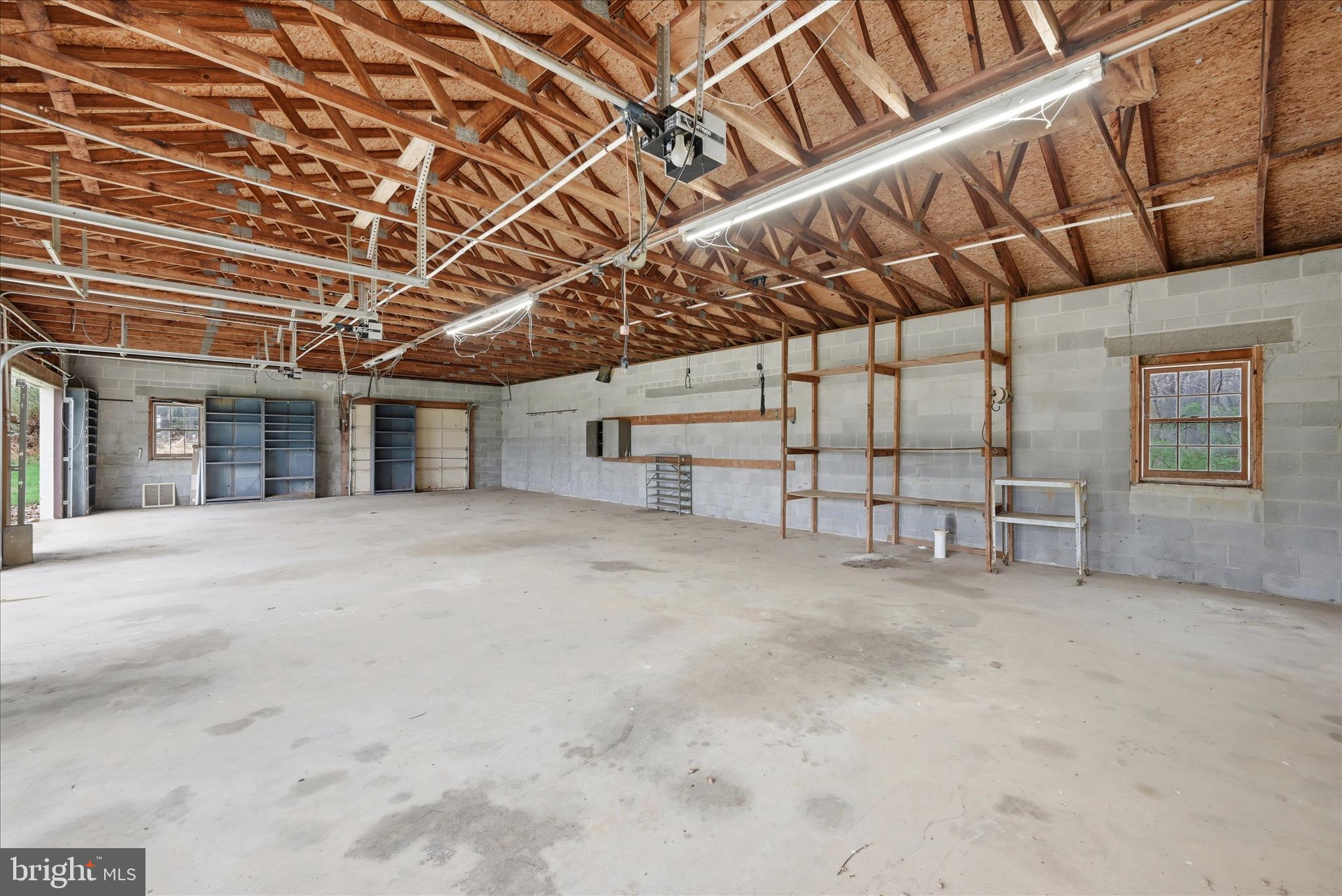 LOVETTSVILLE - Residential