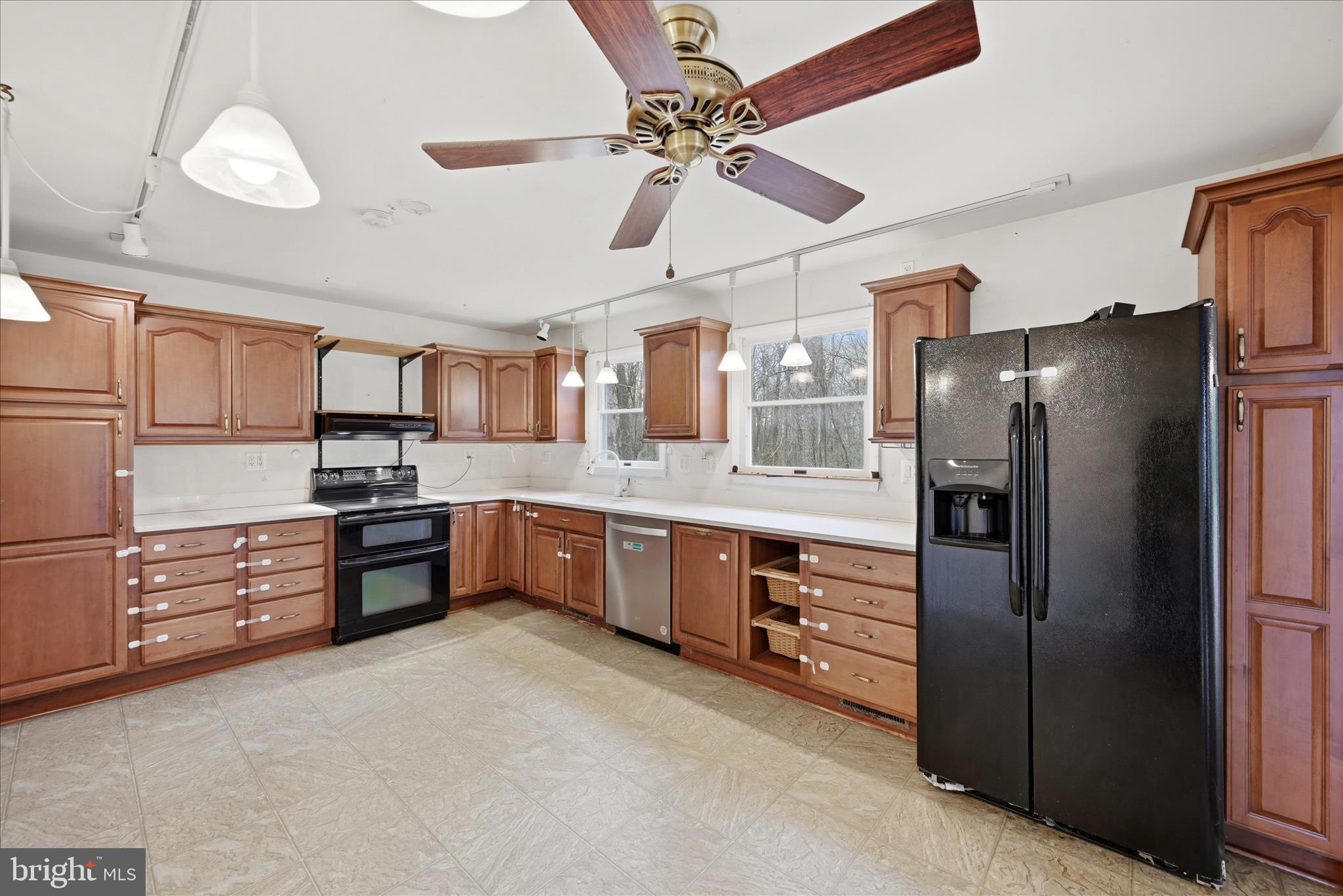 LOVETTSVILLE - Residential