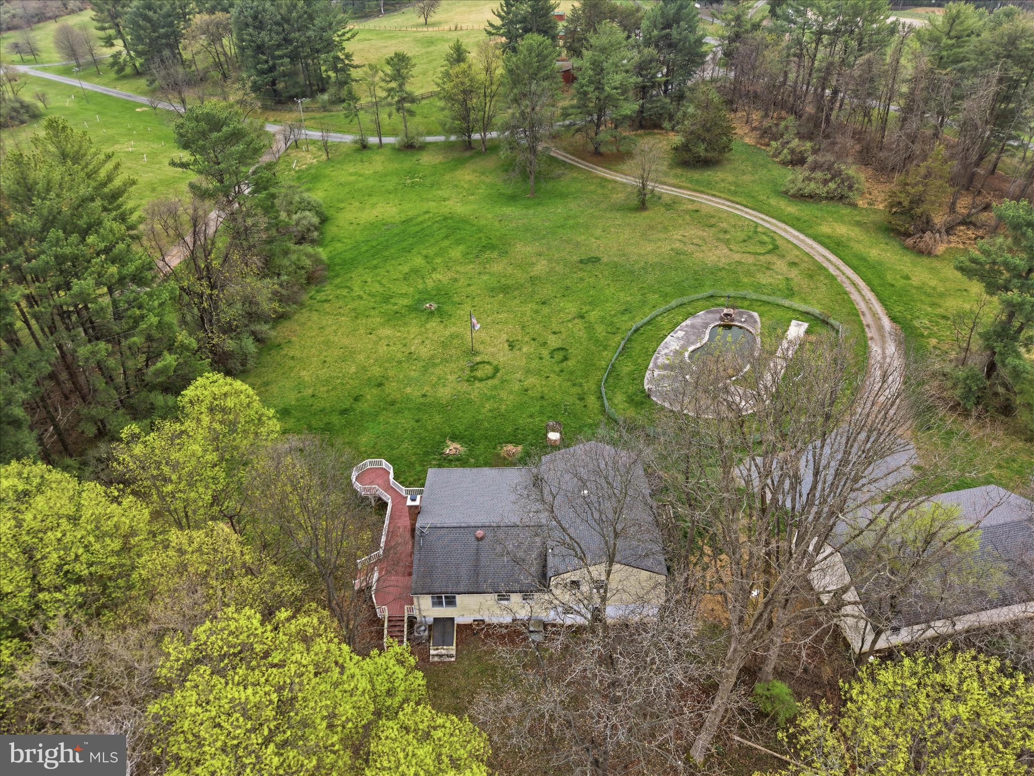 LOVETTSVILLE - Residential