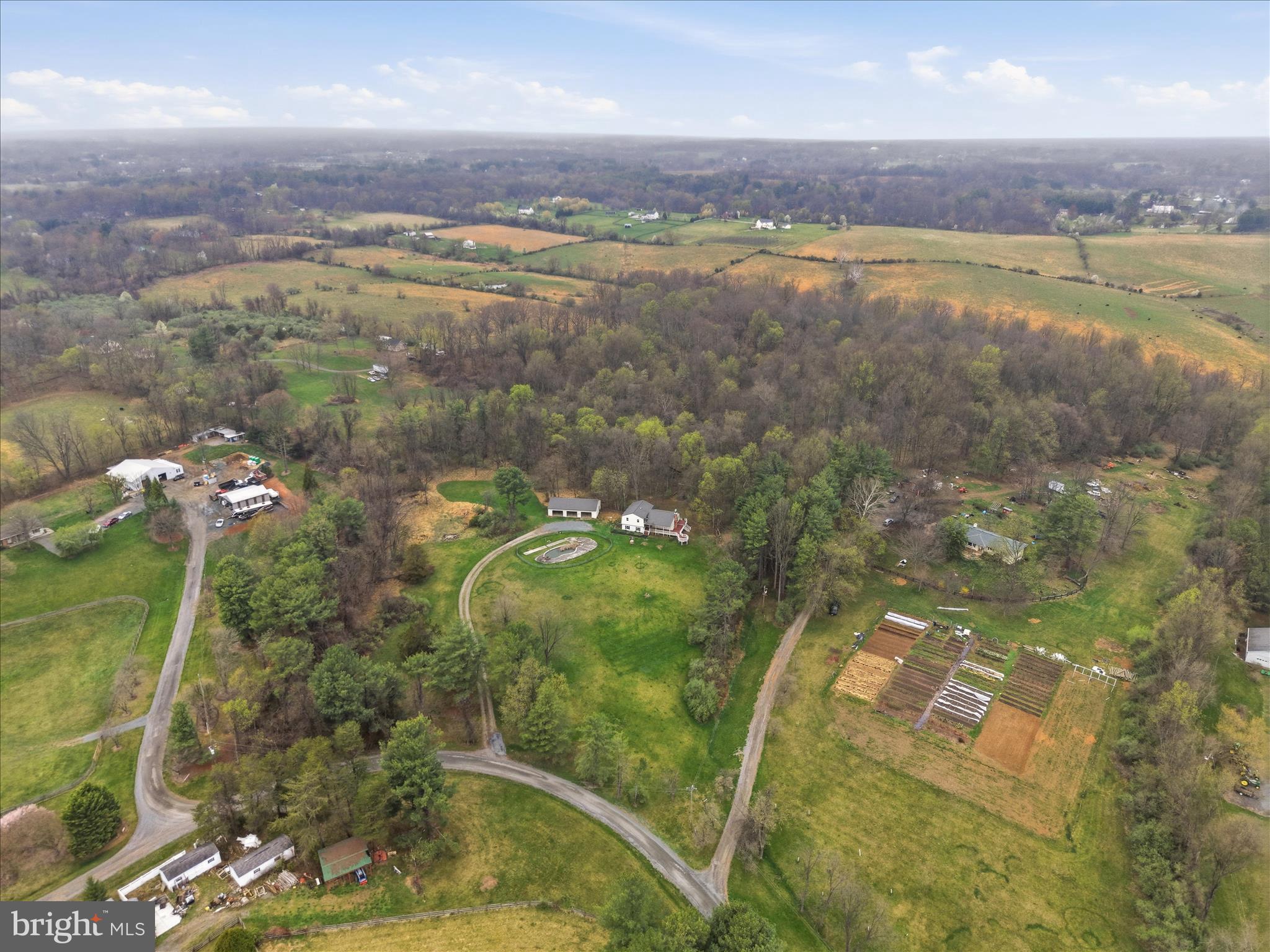 LOVETTSVILLE - Residential