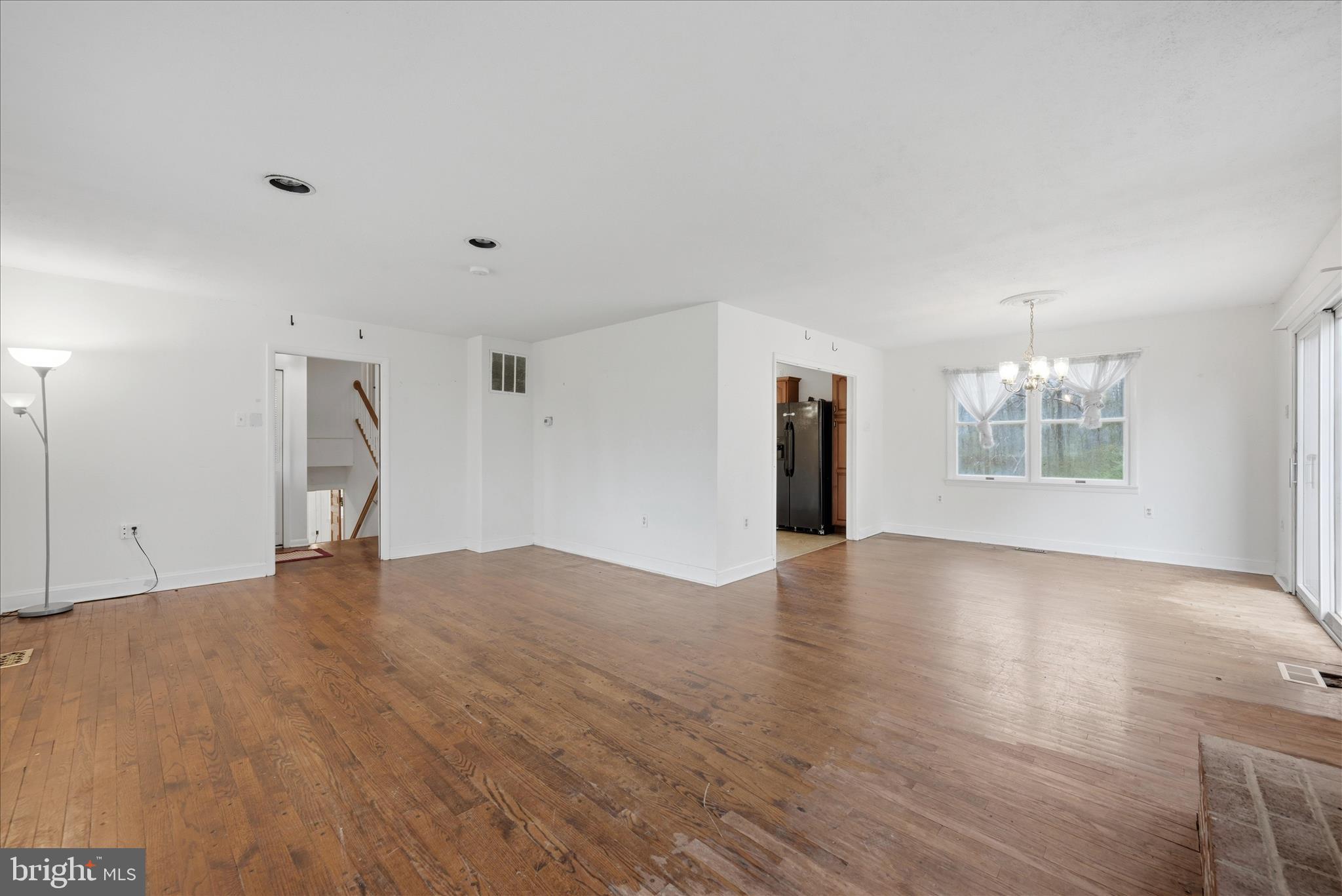 LOVETTSVILLE - Residential