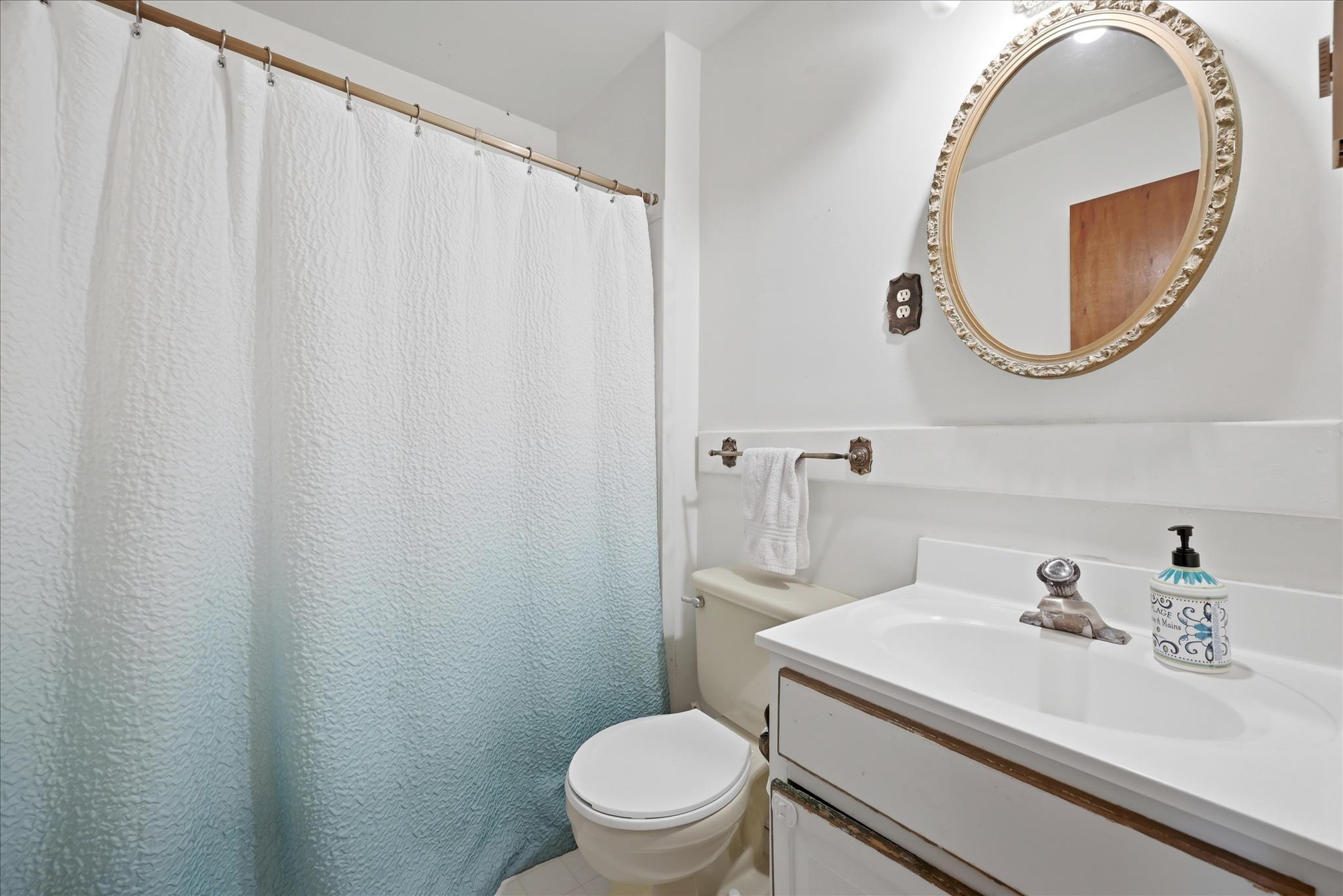 LOVETTSVILLE - Residential