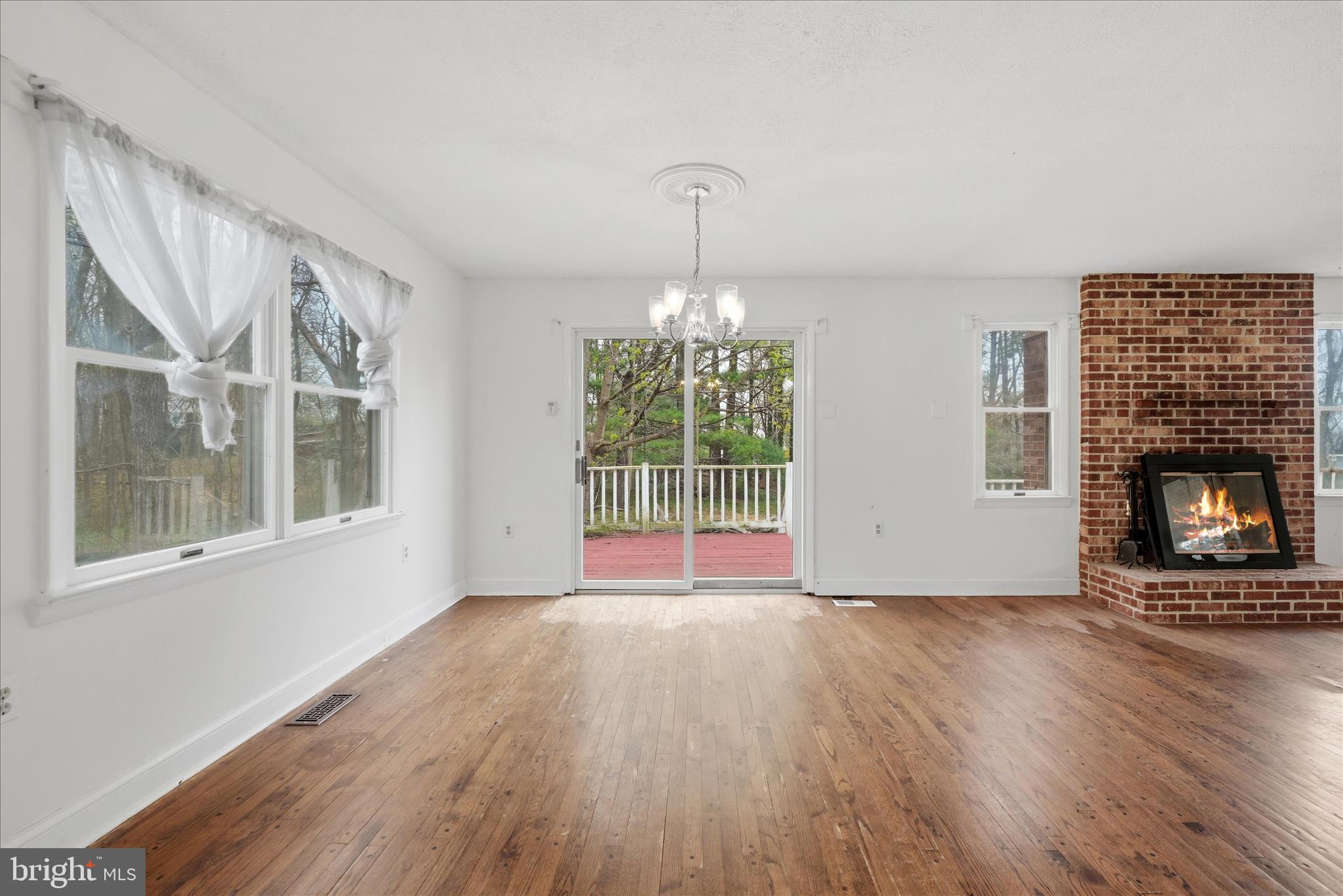 LOVETTSVILLE - Residential