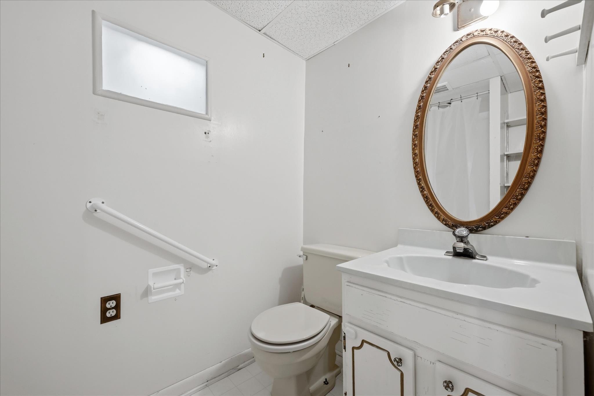 LOVETTSVILLE - Residential