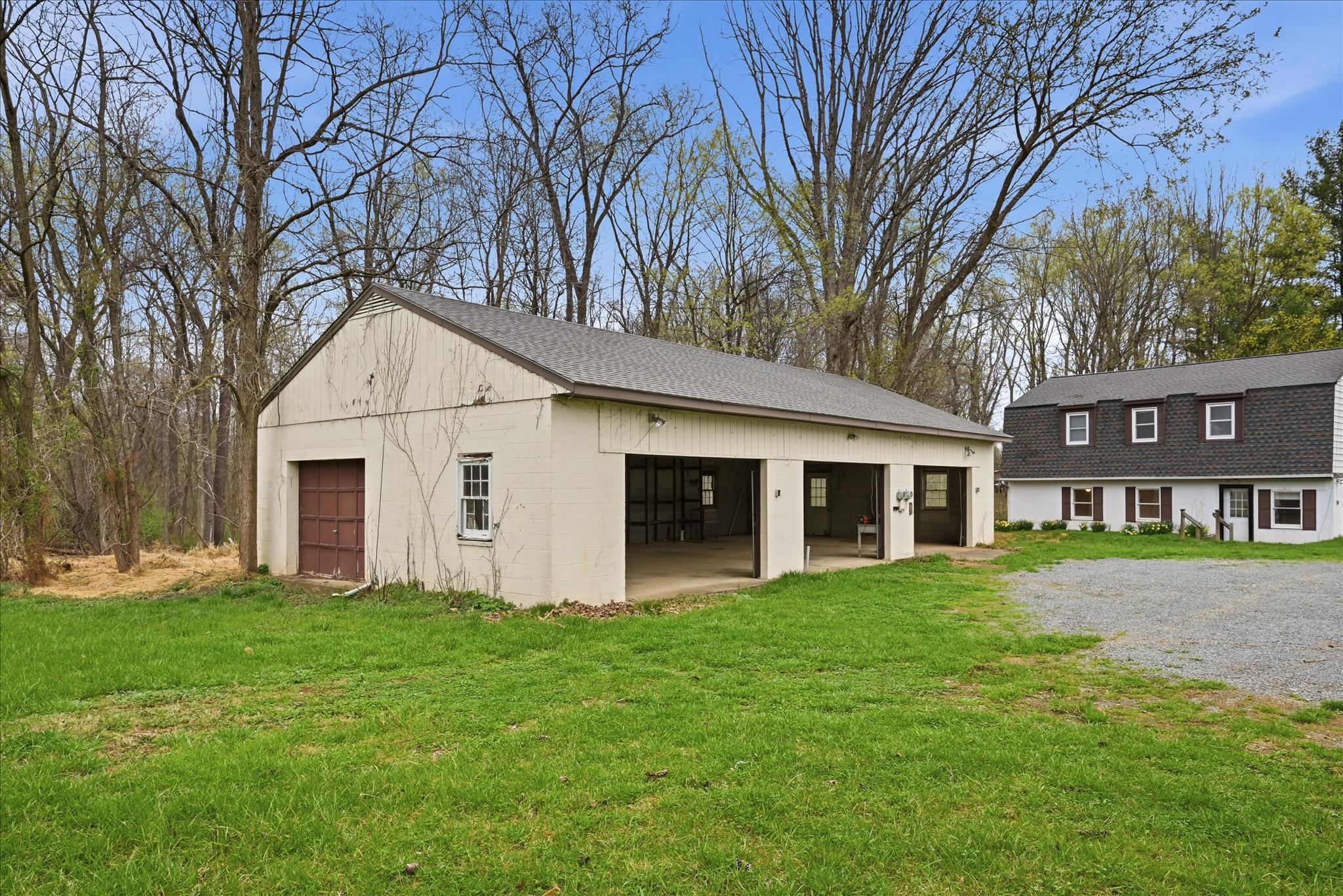 LOVETTSVILLE - Residential