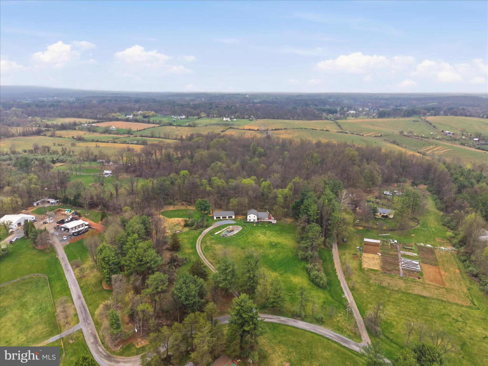 LOVETTSVILLE - Residential