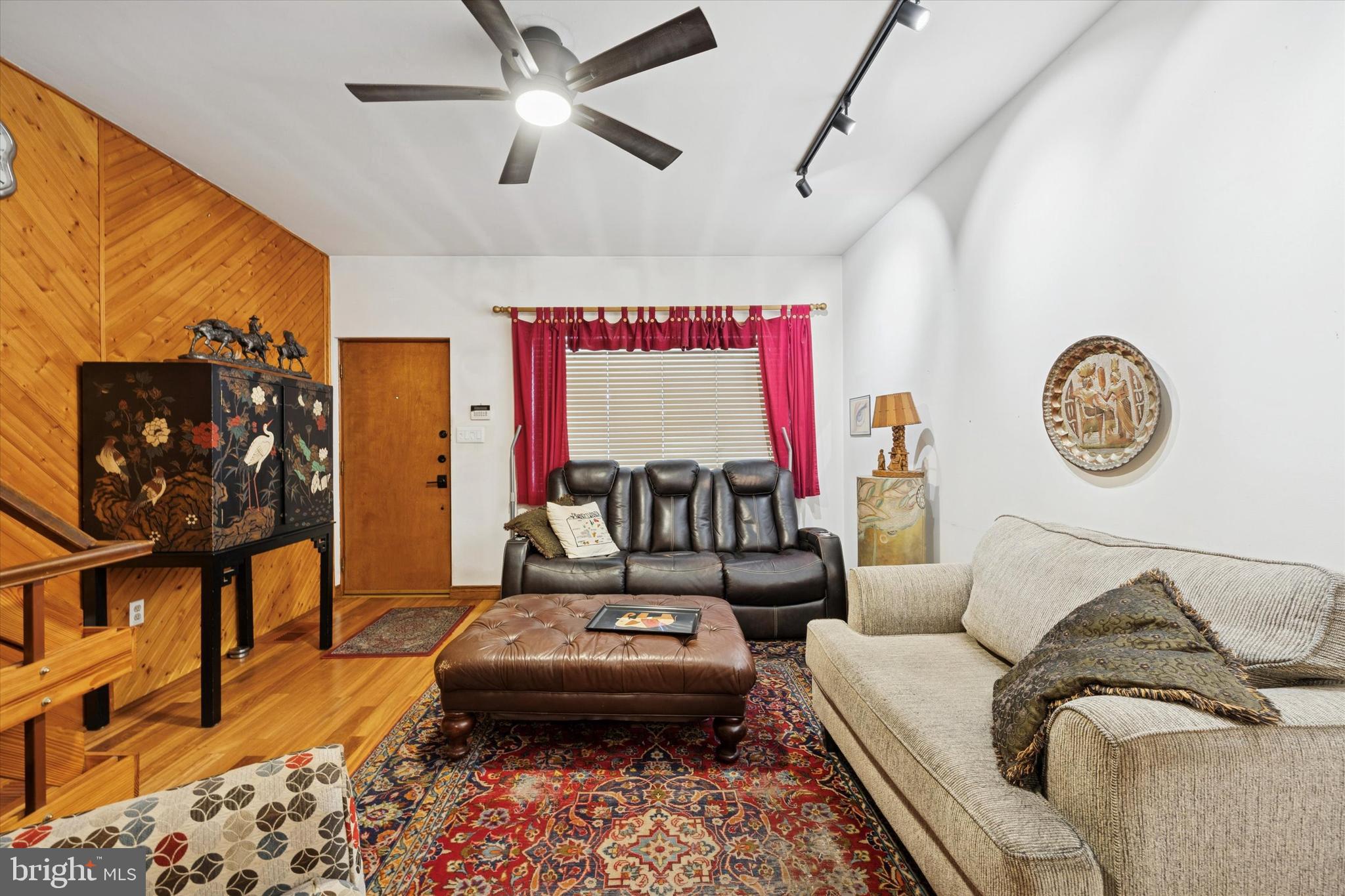 3431 E THOMPSON STREET