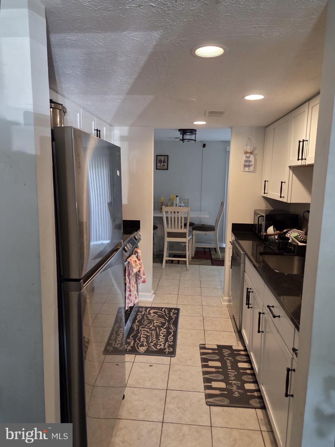 8811 VICKSBURG COURT