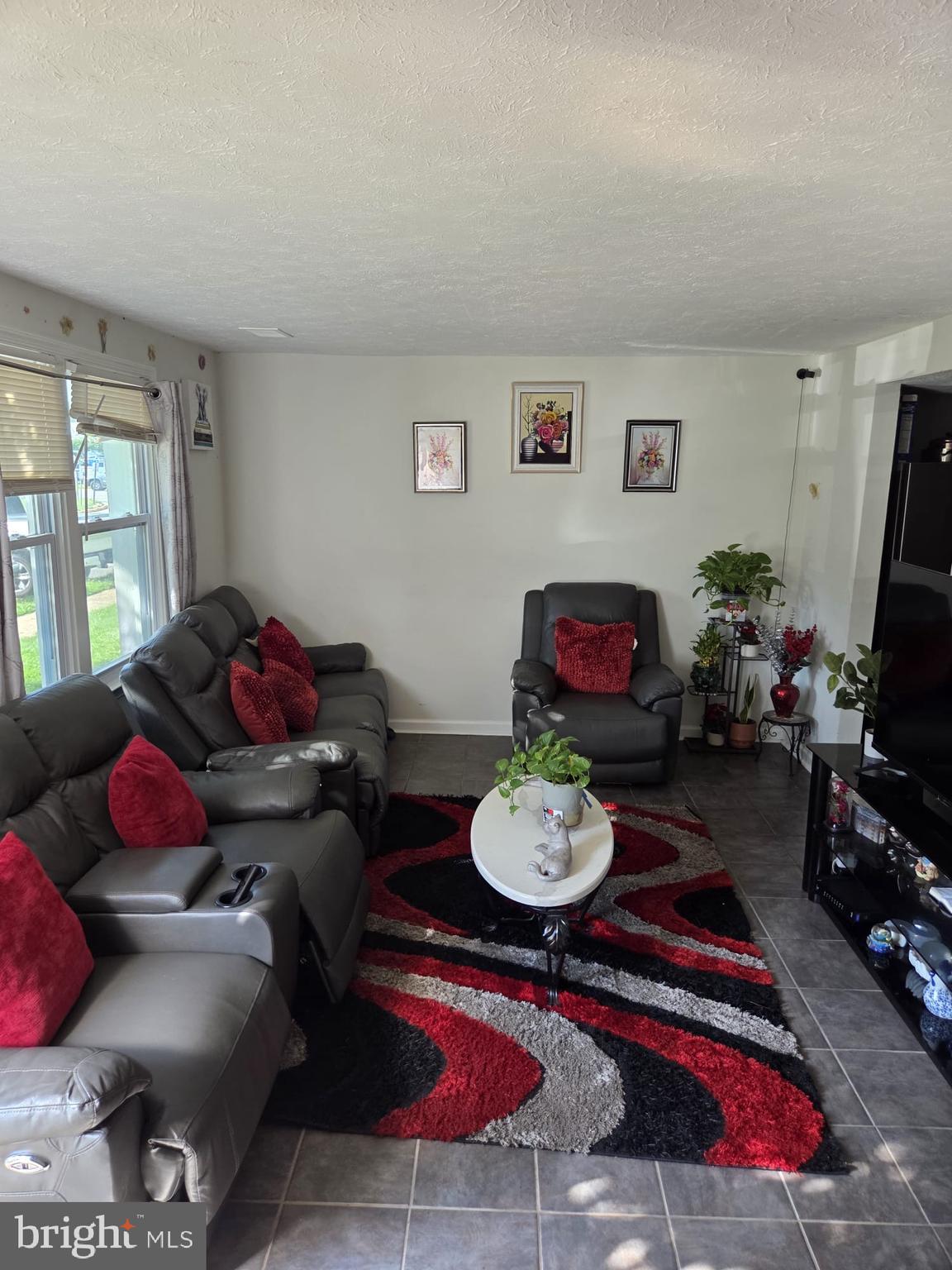 8811 VICKSBURG COURT
