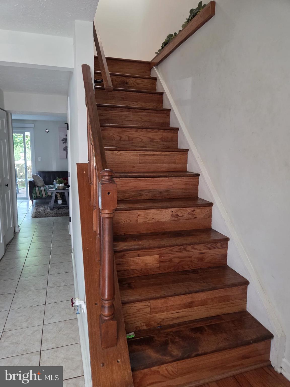 8811 VICKSBURG COURT