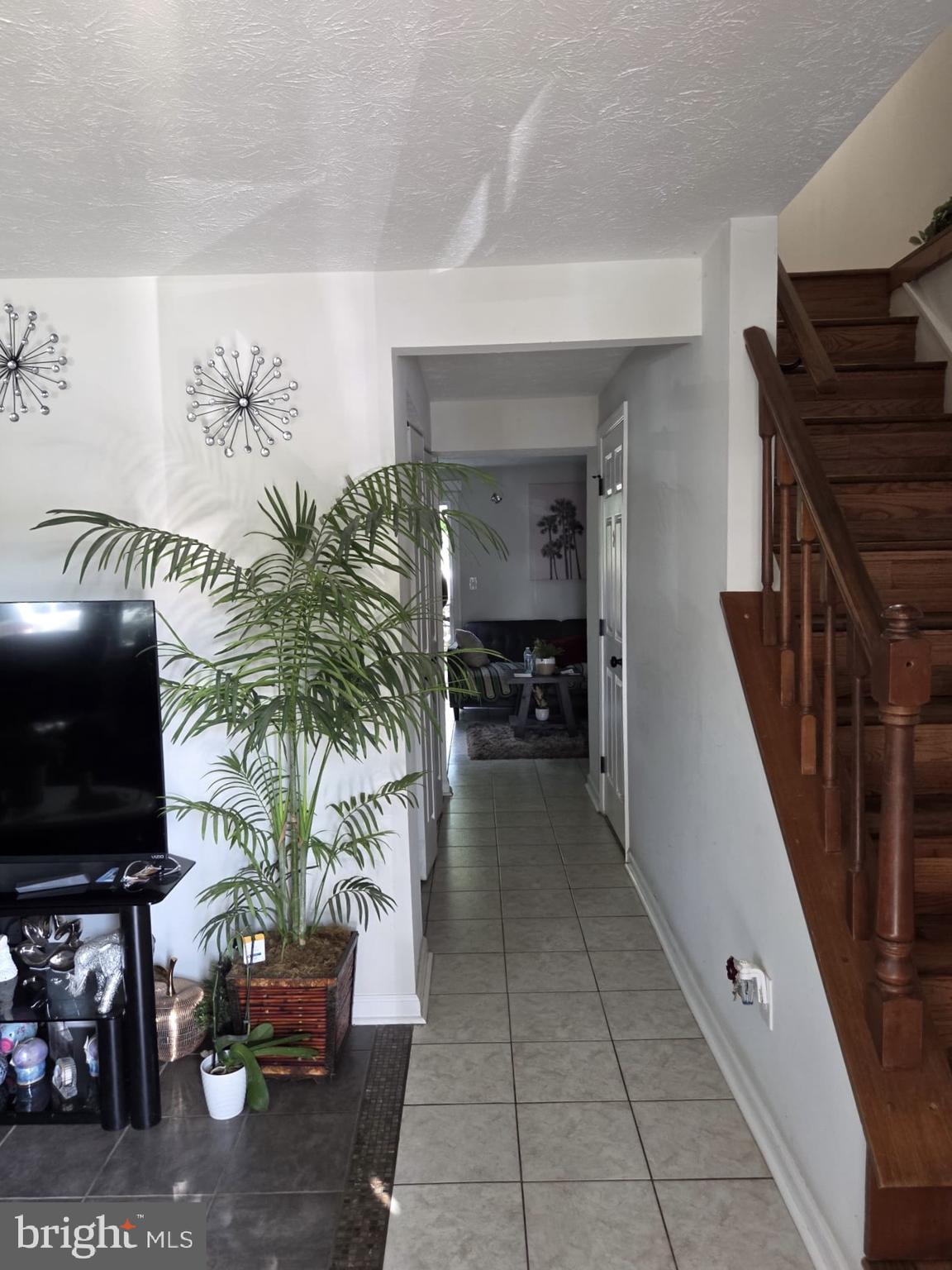 8811 VICKSBURG COURT