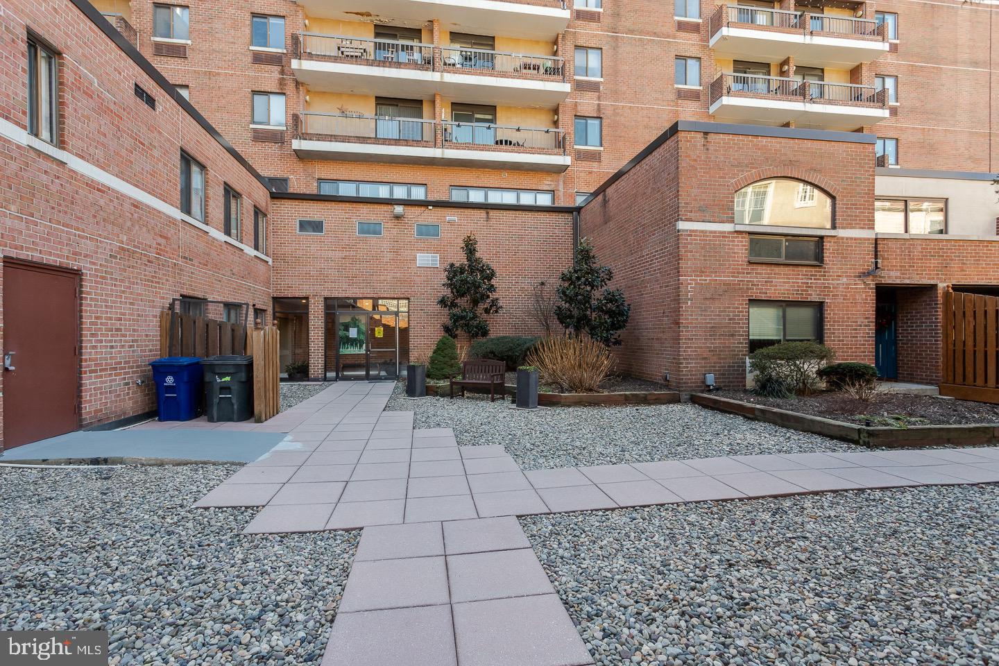 SOCIETY HILL - Residential Lease