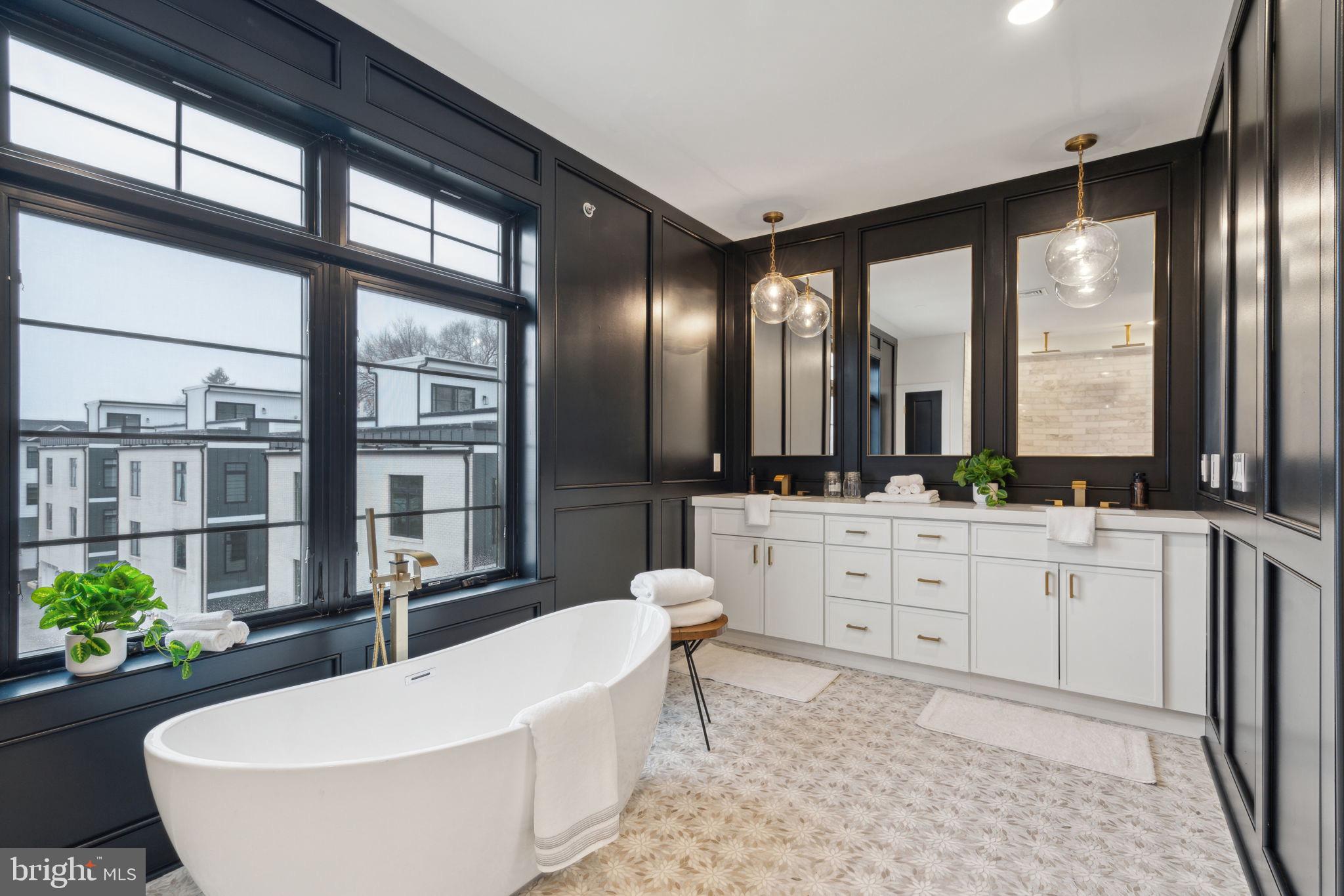 ROXBOROUGH - Residential