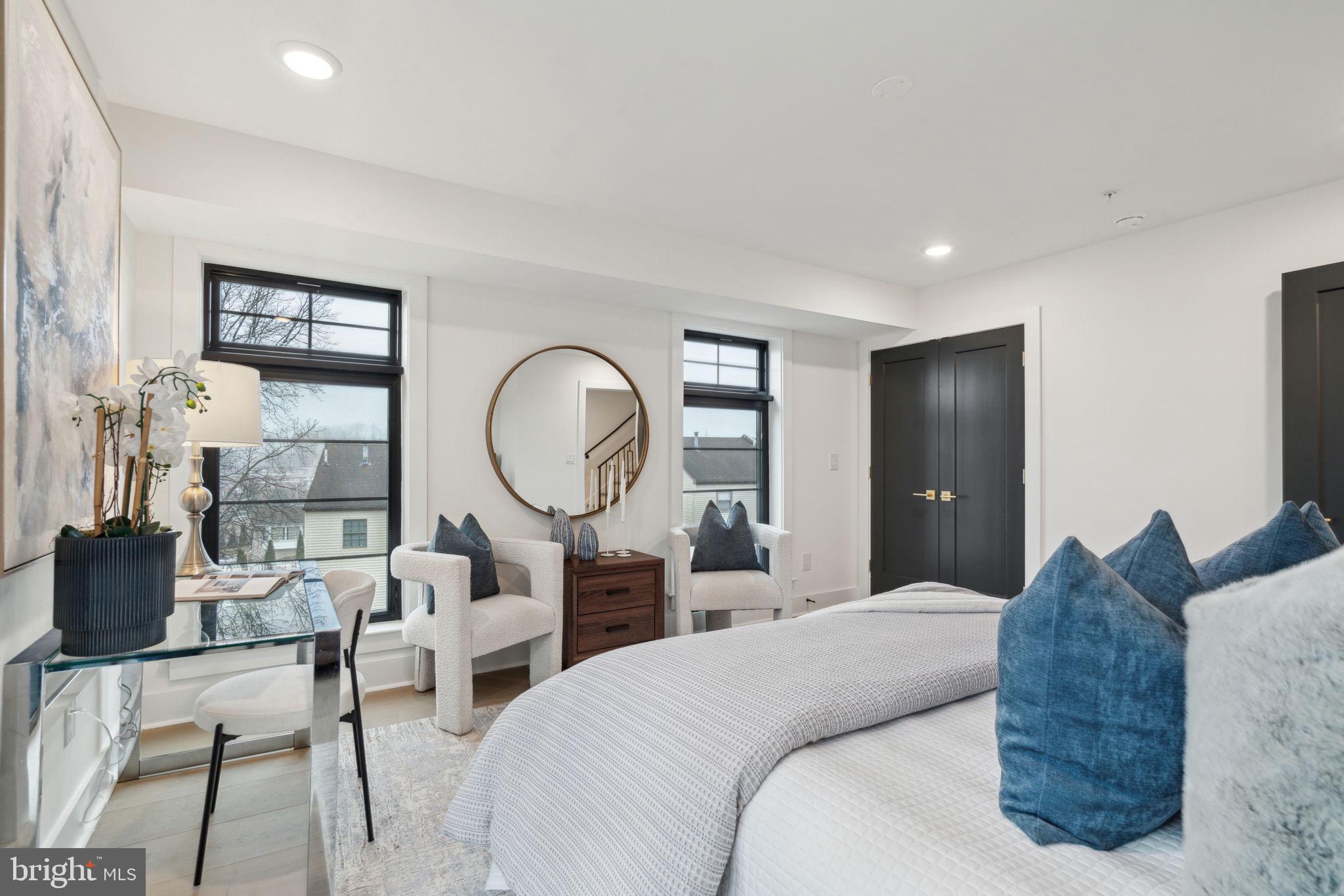 ROXBOROUGH - Residential