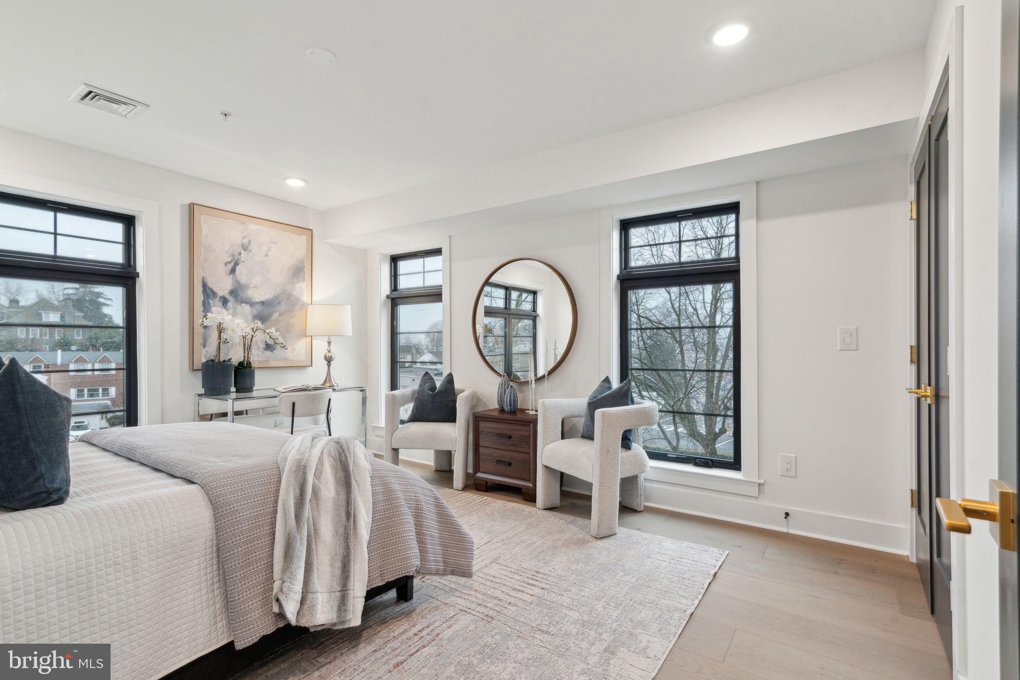 ROXBOROUGH - Residential