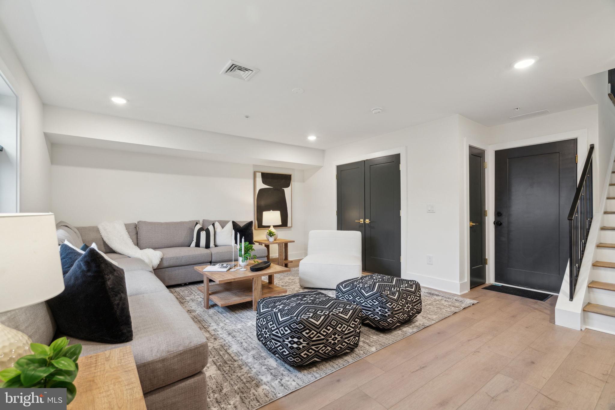 ROXBOROUGH - Residential