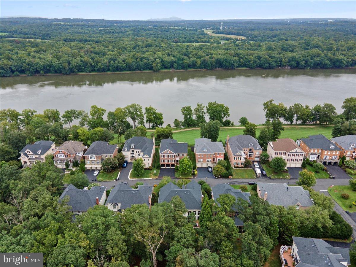 RIVER CREEK - Residential