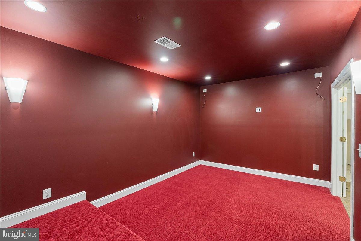 RIVER CREEK - Residential