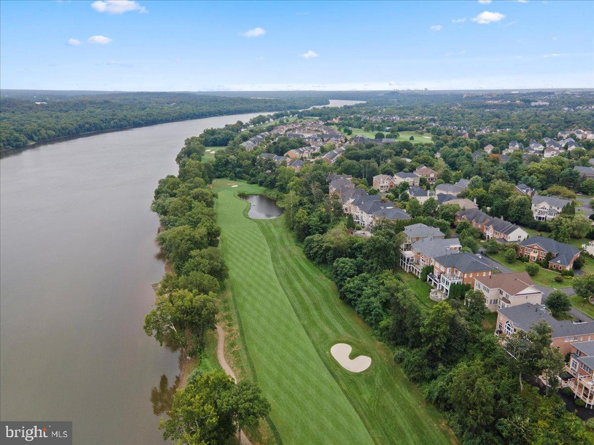 RIVER CREEK - Residential