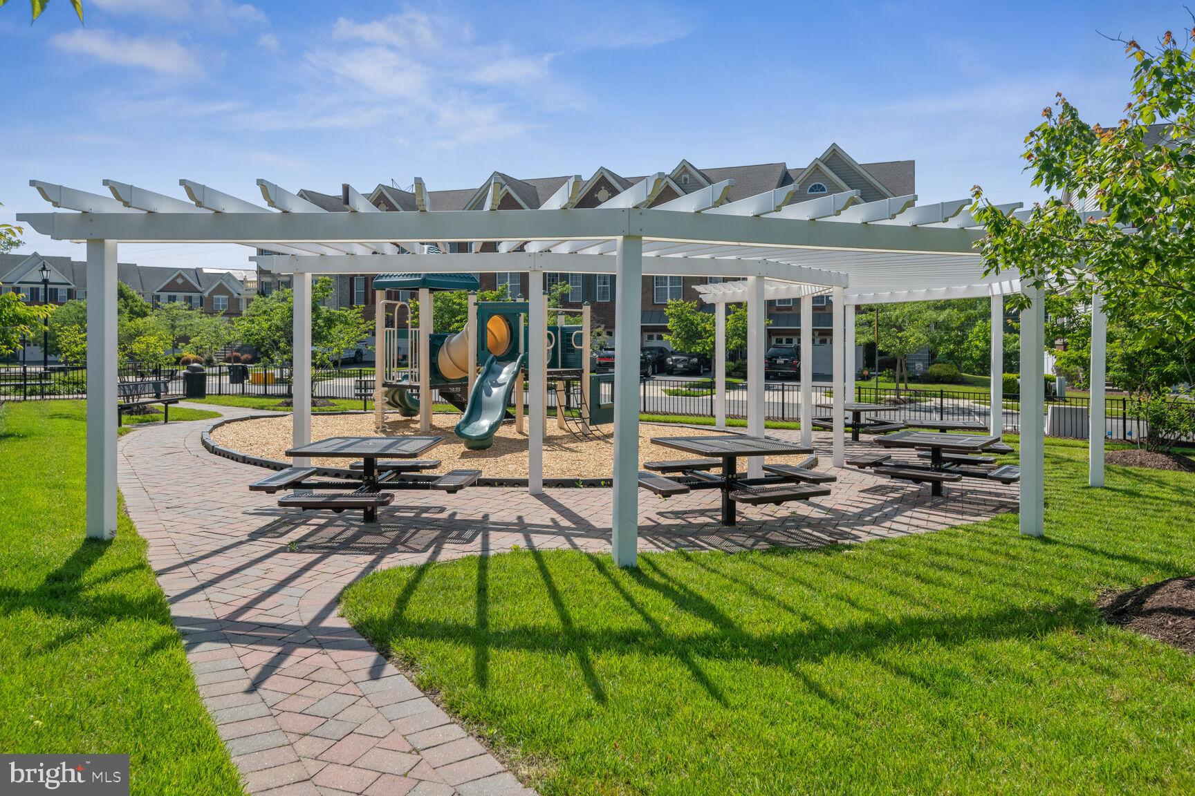 MARLBORO RIDGE - Residential