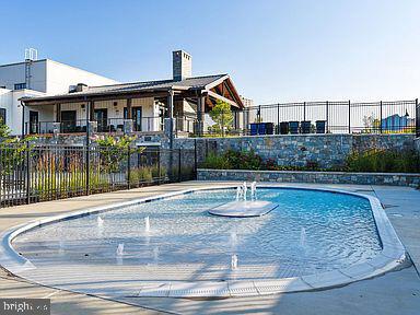 CROWN FARM - Residential