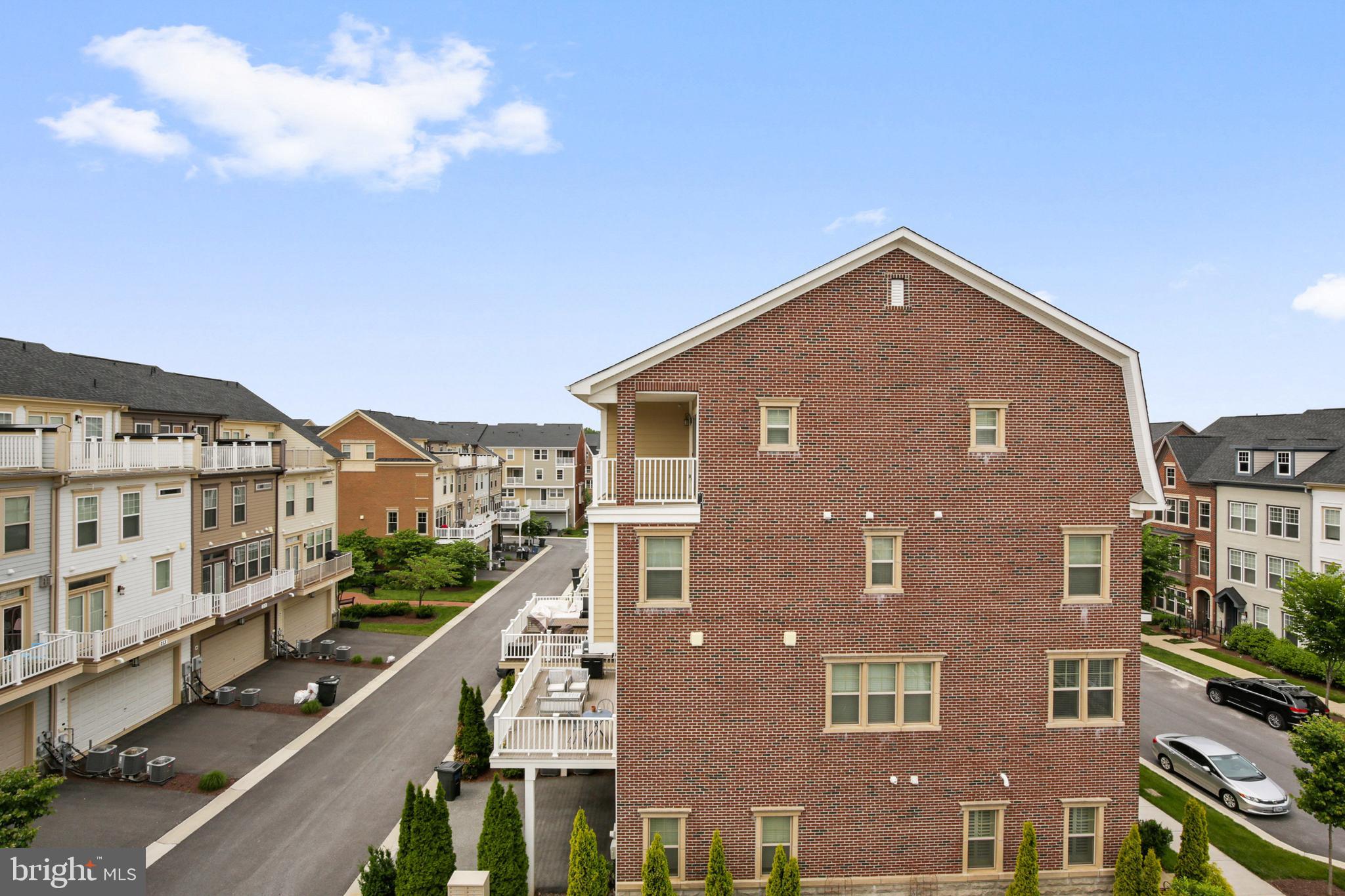 CROWN FARM - Residential