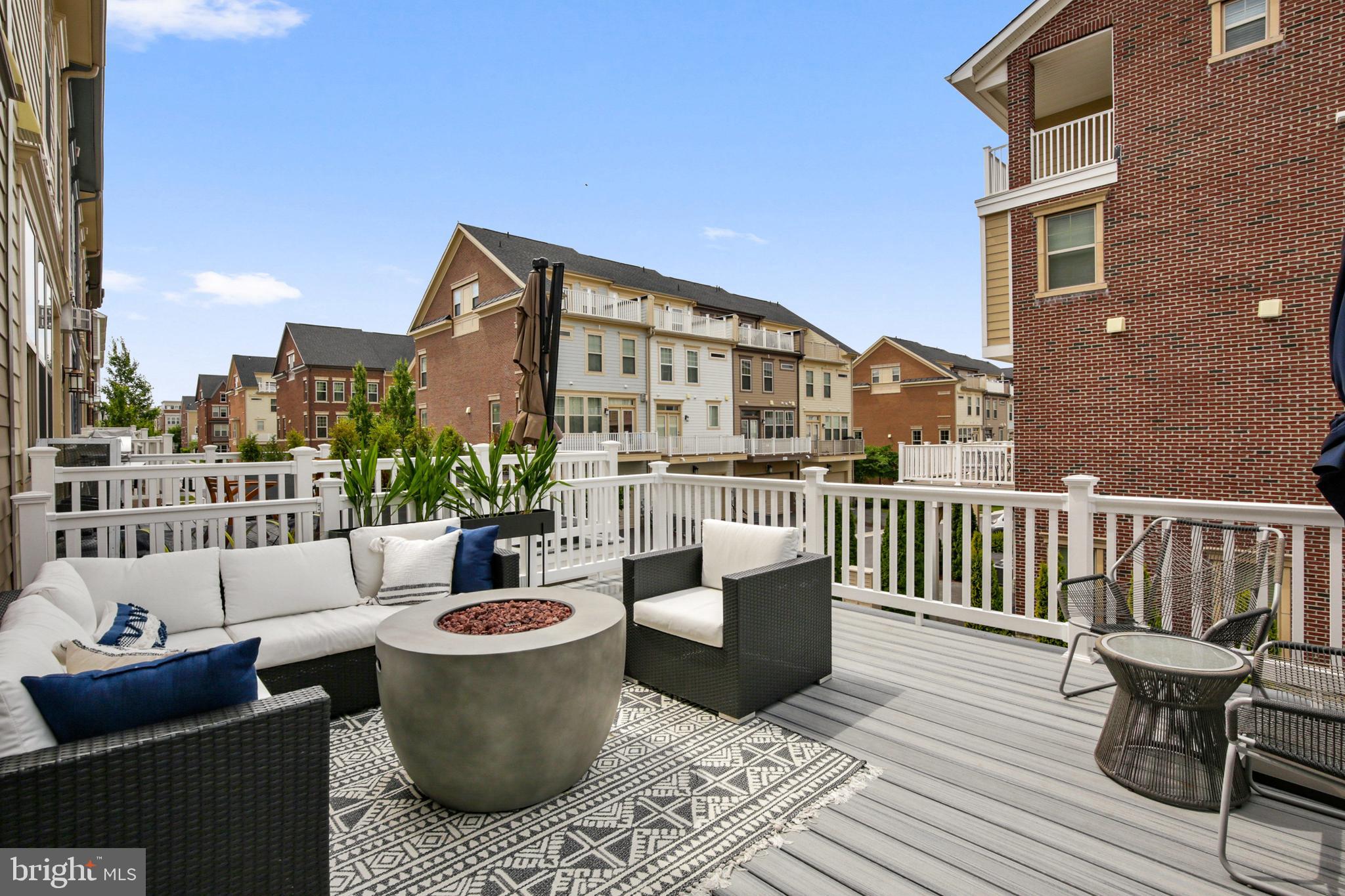 CROWN FARM - Residential