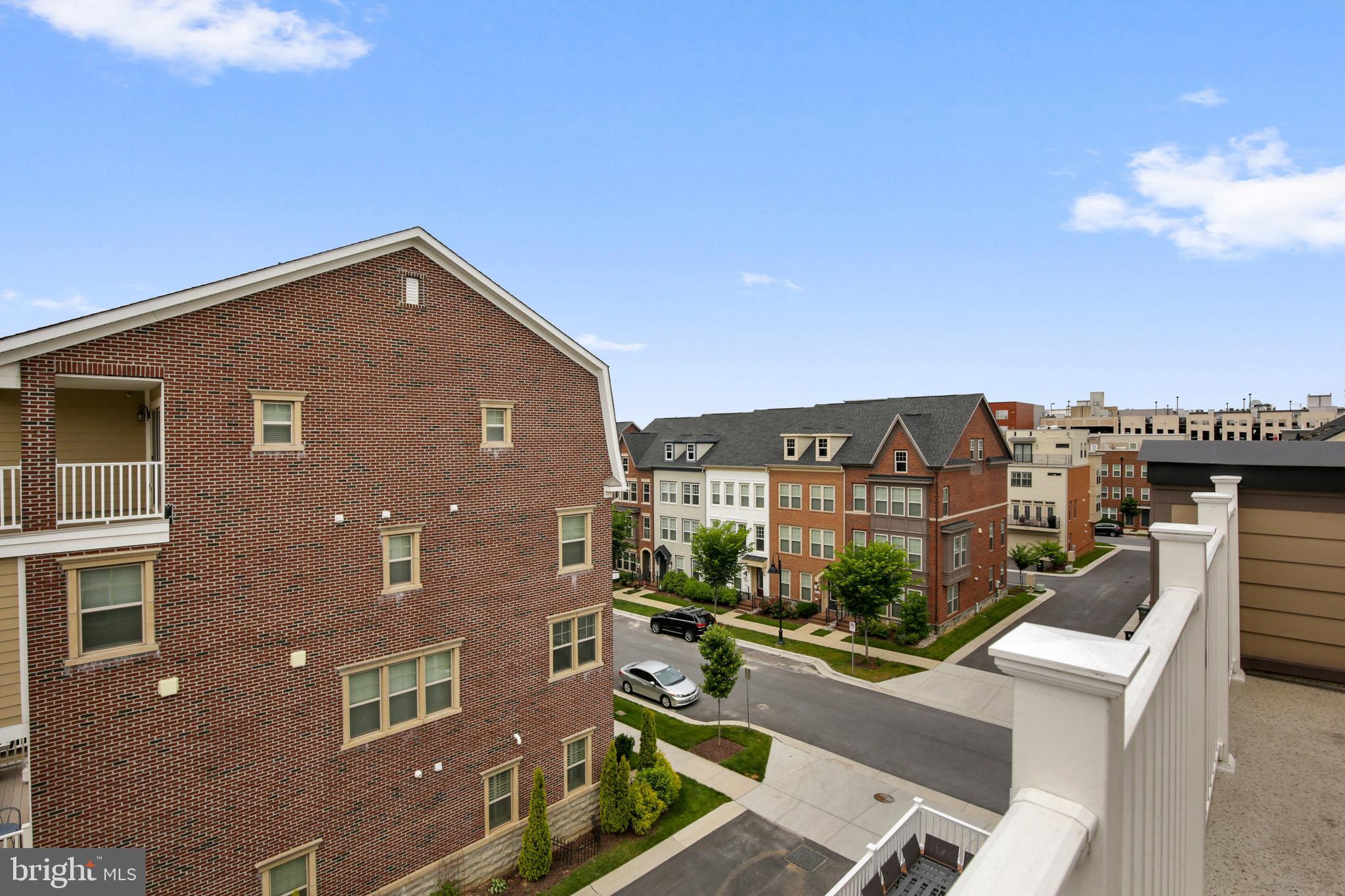 CROWN FARM - Residential