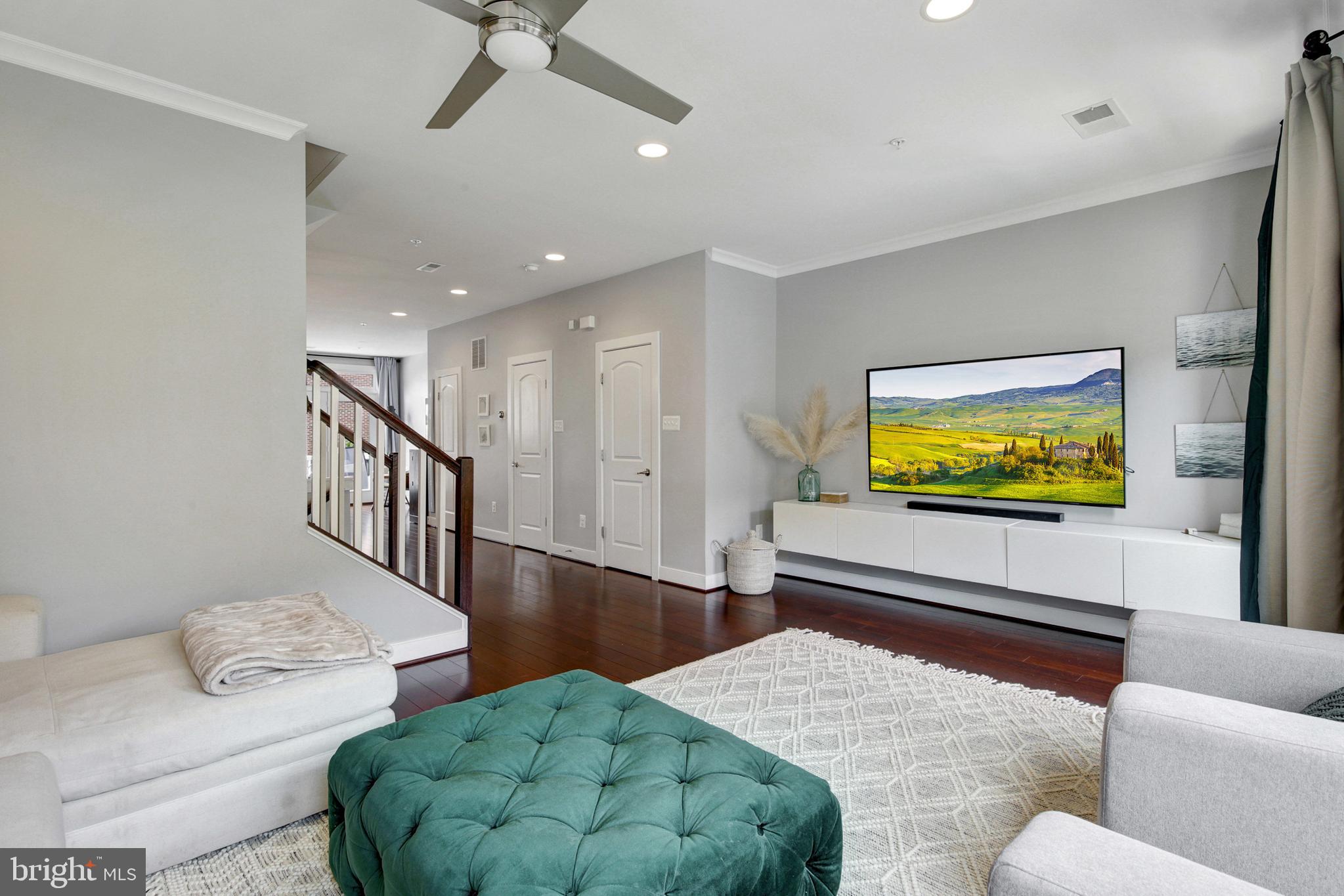 CROWN FARM - Residential