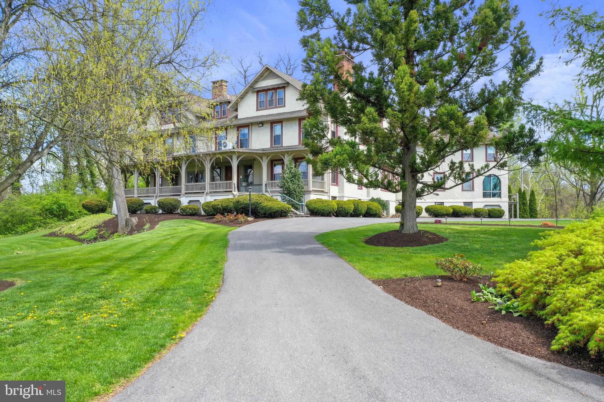 1090 RAGGED EDGE ROAD