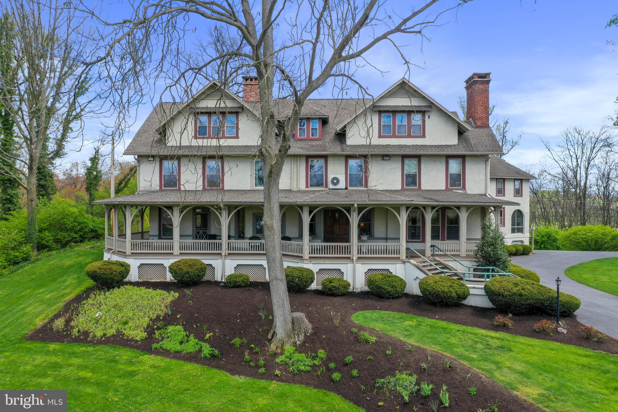 1090 RAGGED EDGE ROAD