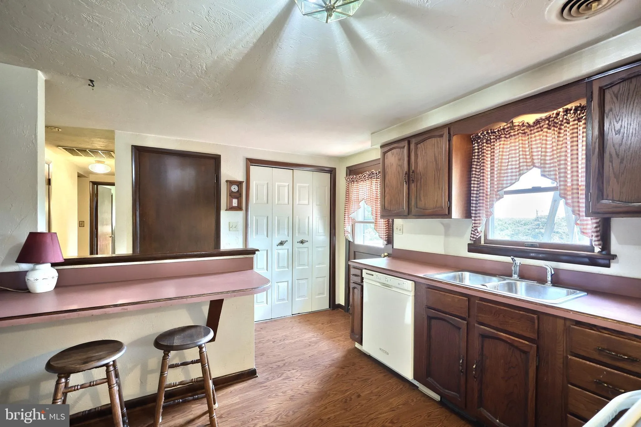 Seven Valleys, Pennsylvania 17360, United States, 4 Bedrooms Bedrooms, ,3 BathroomsBathrooms,Residential,Pending,200689